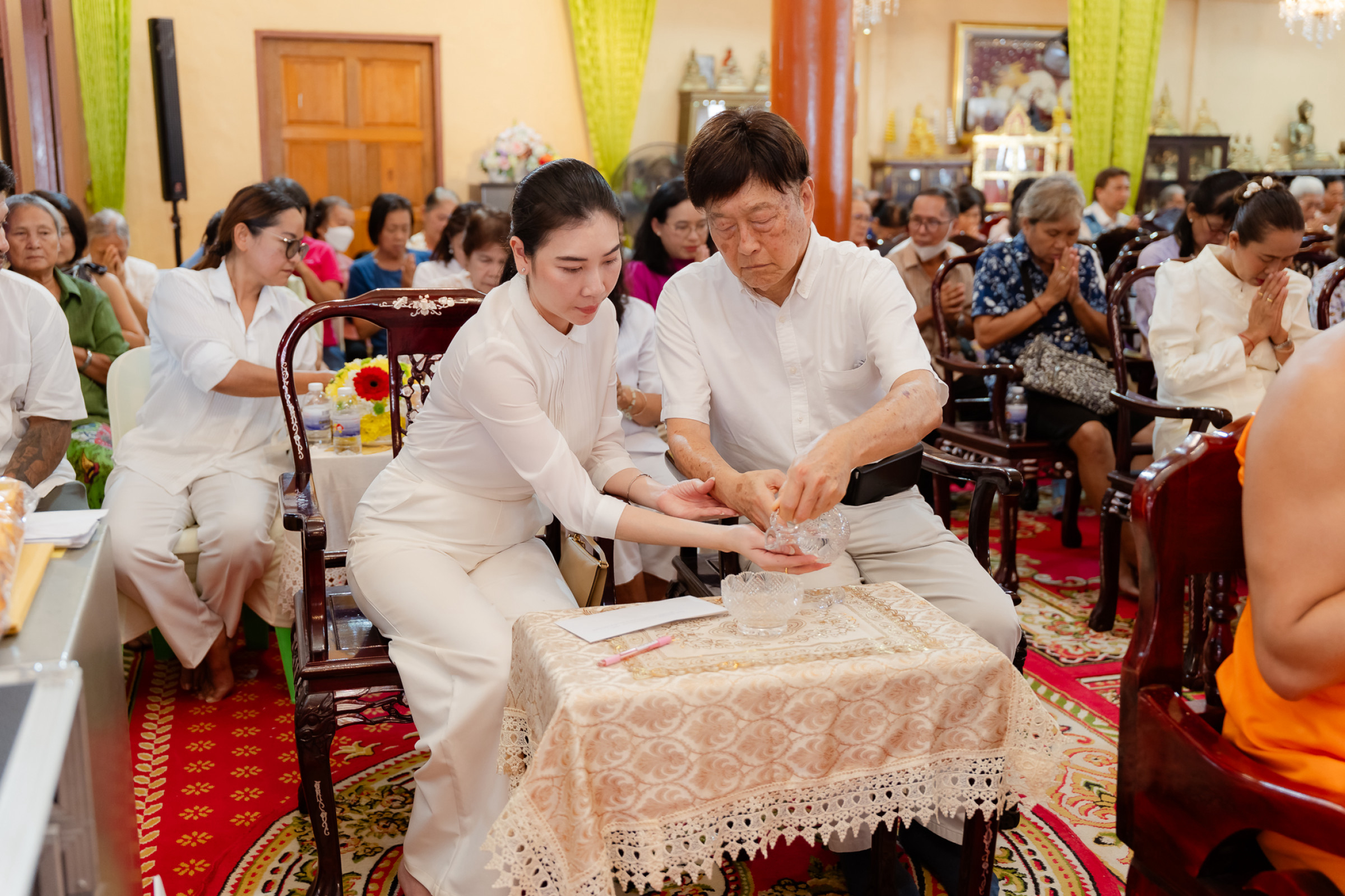 ภาพร่วมพิธีกรรมวัดโฆษิตวิหาร