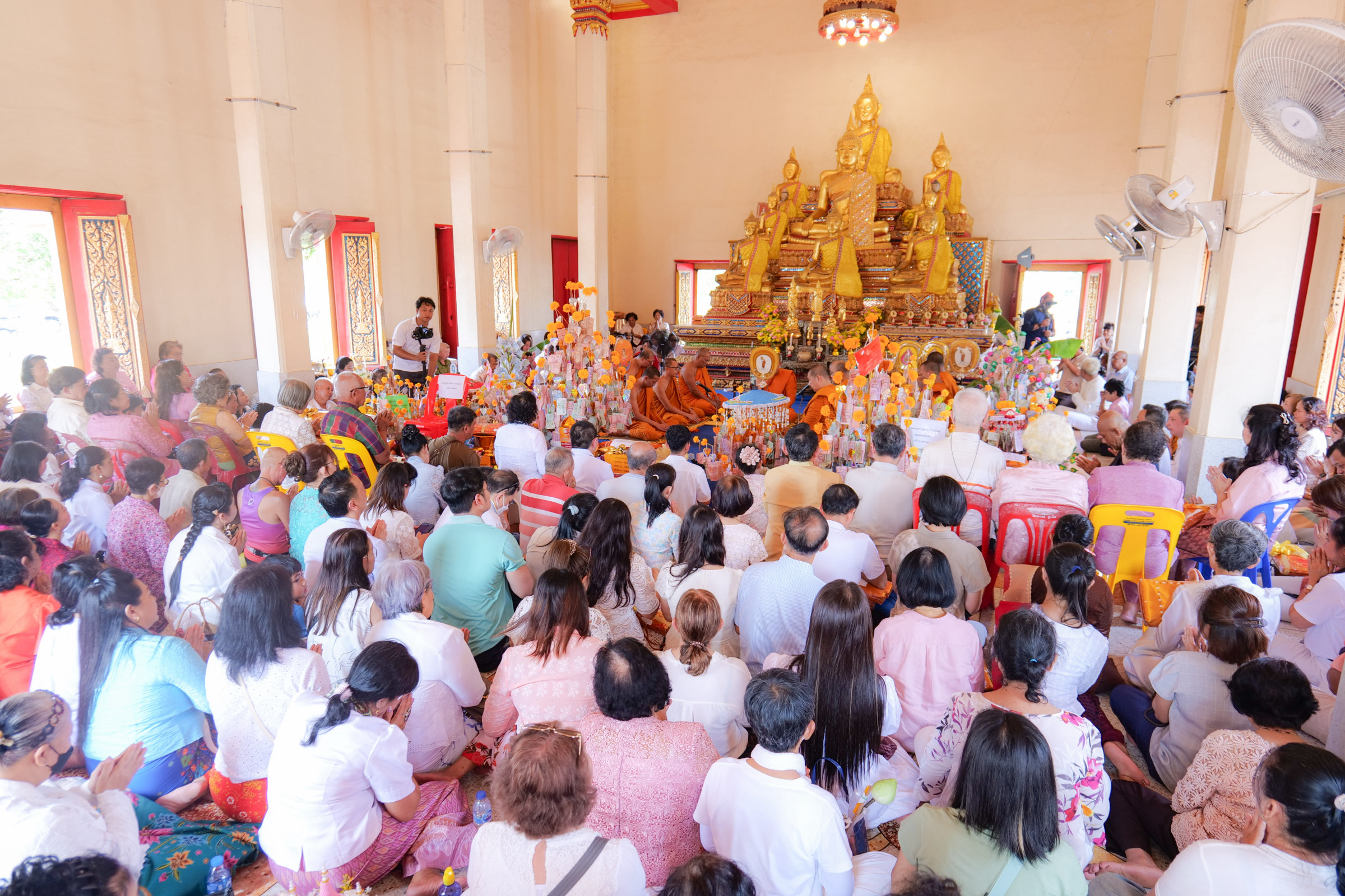 ภาพร่วมพิธีกรรมวัดไชยธาราราม