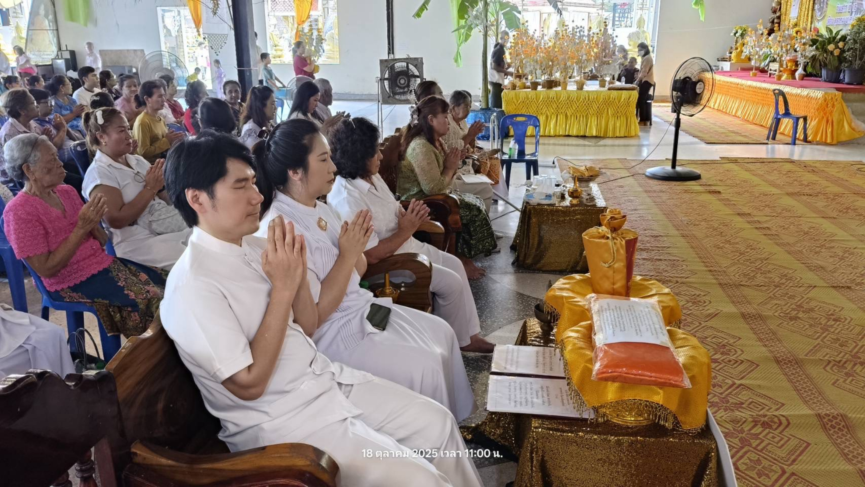 ภาพร่วมพิธีกรรมที่พักสงฆ์ท่าเรือสะพานปลา