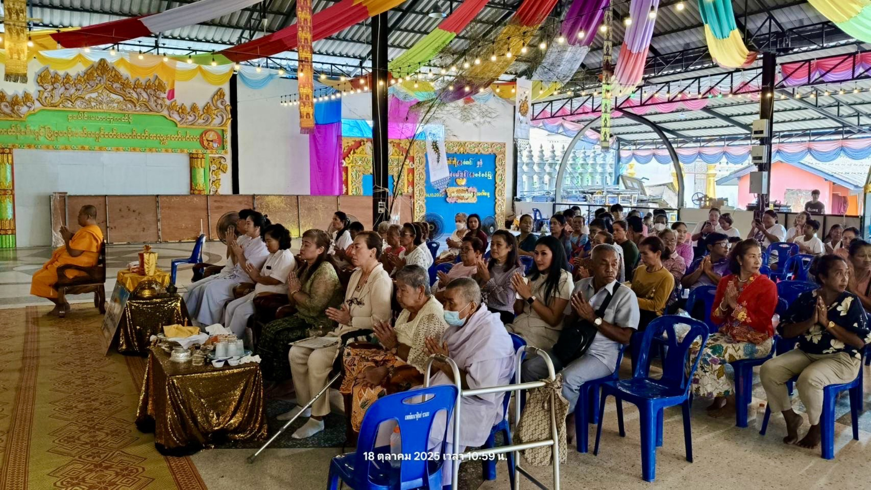 ภาพร่วมพิธีกรรมที่พักสงฆ์ท่าเรือสะพานปลา
