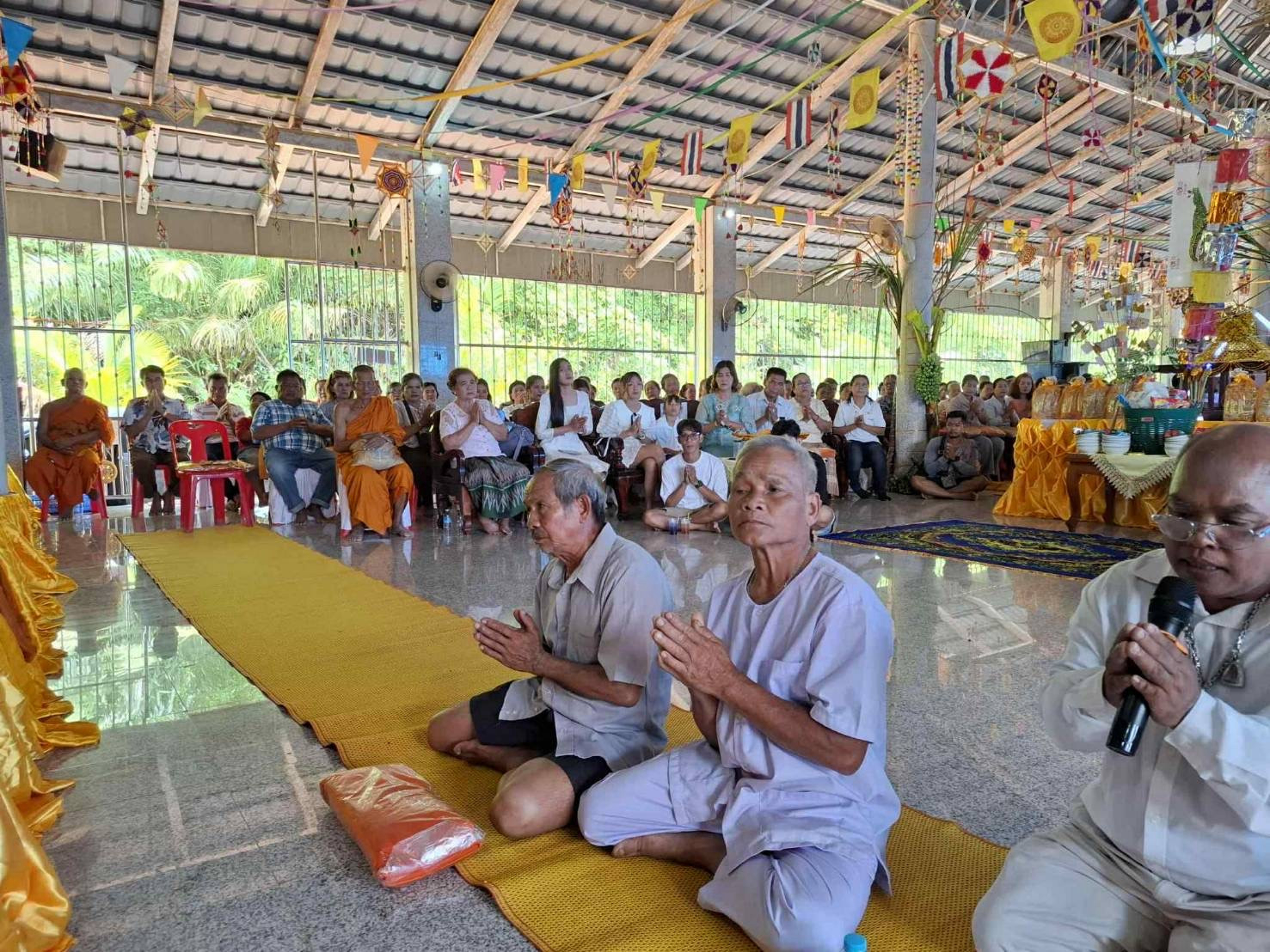ภาพร่วมพิธีกรรมวัดสองแพรกสามัคคีธรรม