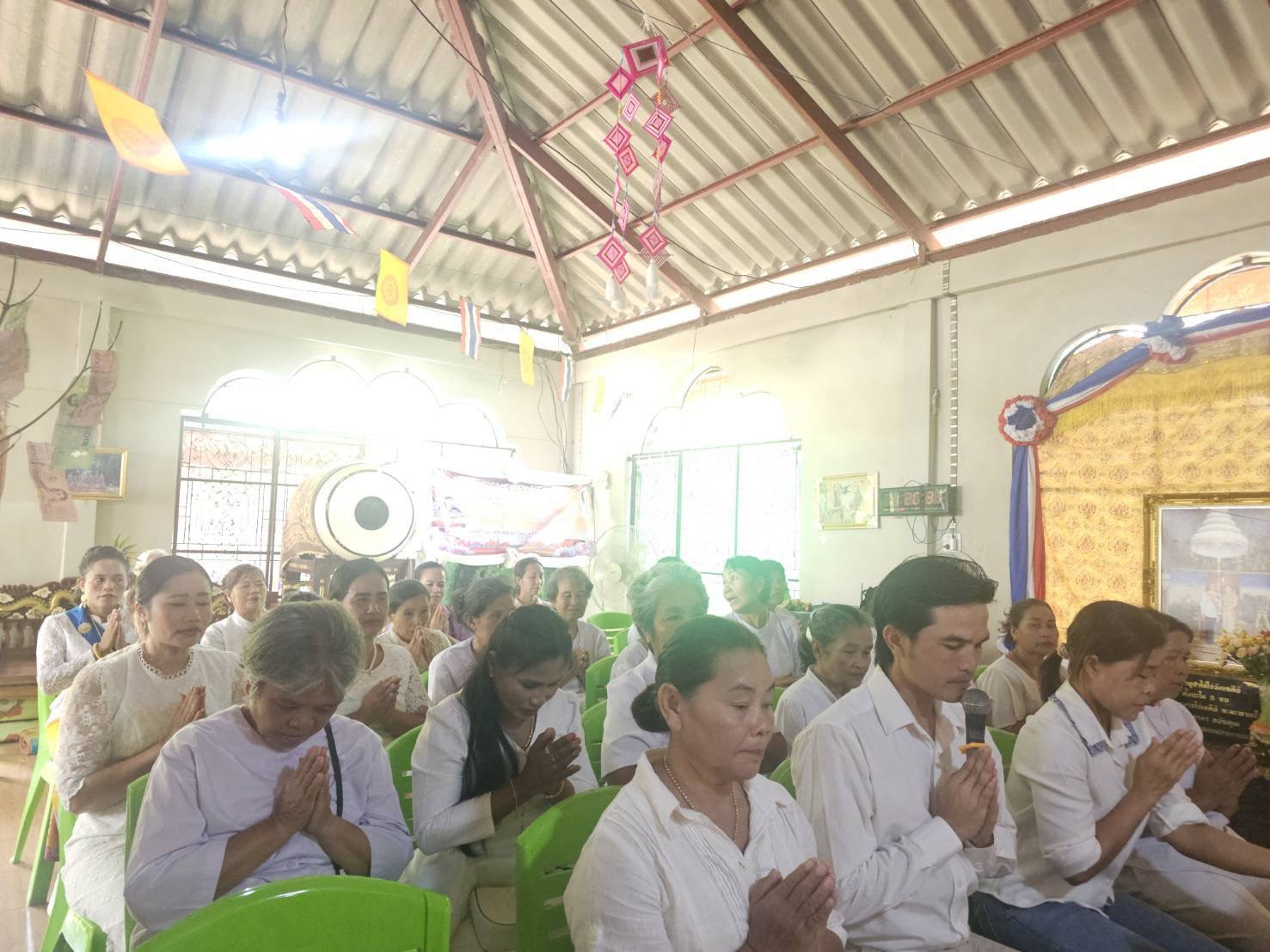 ภาพร่วมพิธีกรรมที่พักสงฆ์ทุ่งตาพล