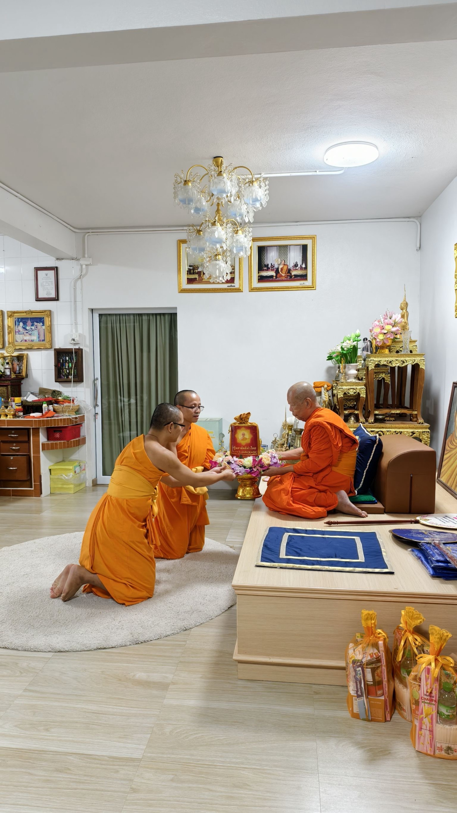 ภาพร่วมขบวนกฐินวัดสุวรรณคีรีวิหาร