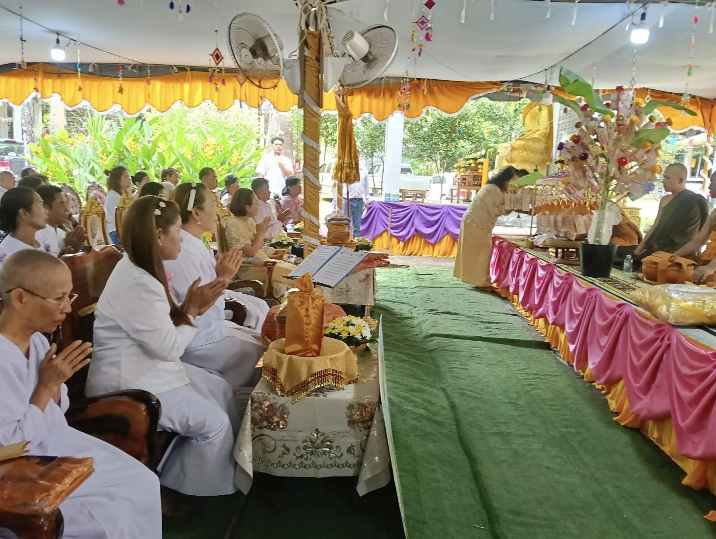 ภาพร่วมพิธีกรรมที่พักสงฆ์ป่าชุมชนบ้านสระแก้ว