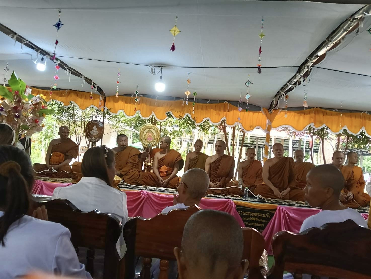 ภาพร่วมพิธีกรรมที่พักสงฆ์ป่าชุมชนบ้านสระแก้ว
