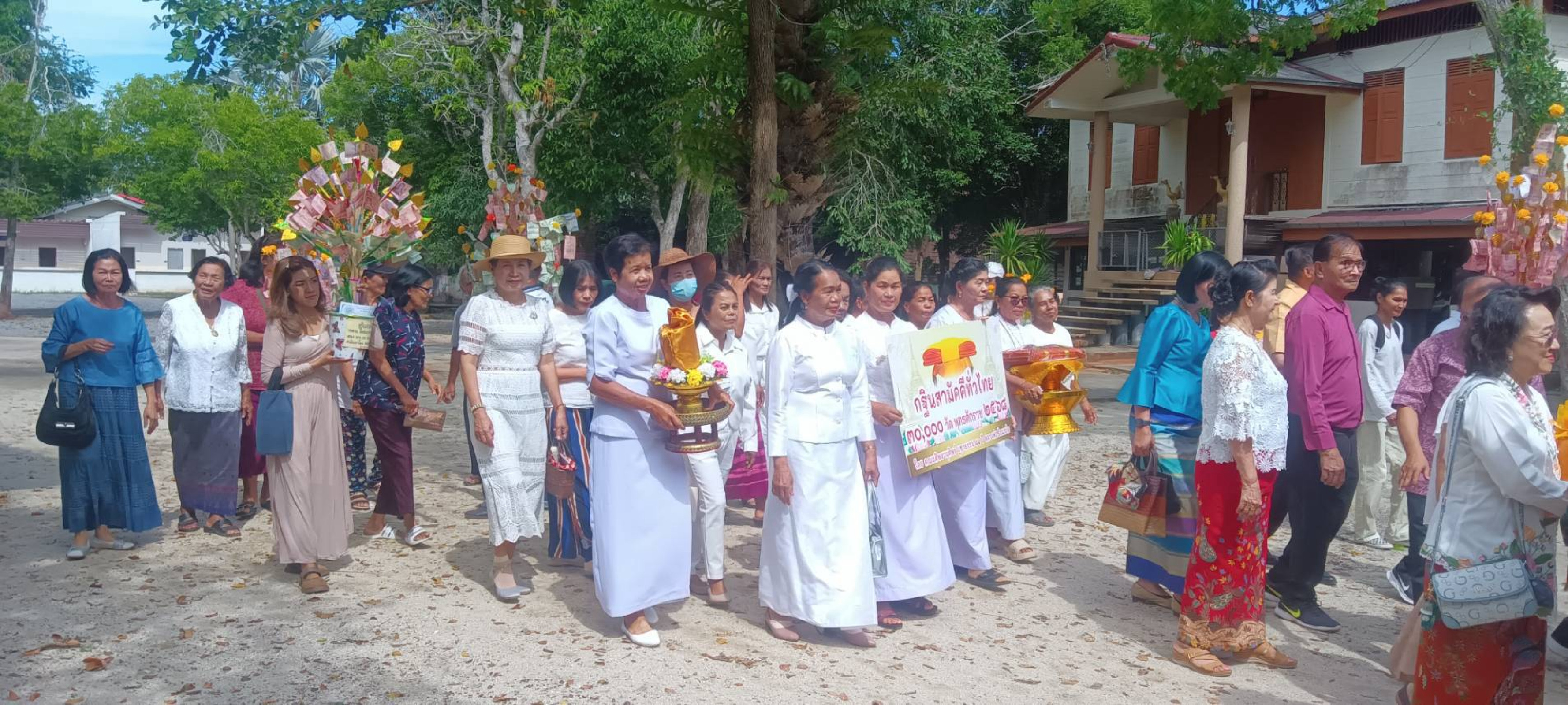 ภาพร่วมขบวนกฐินวัดจันทาราม