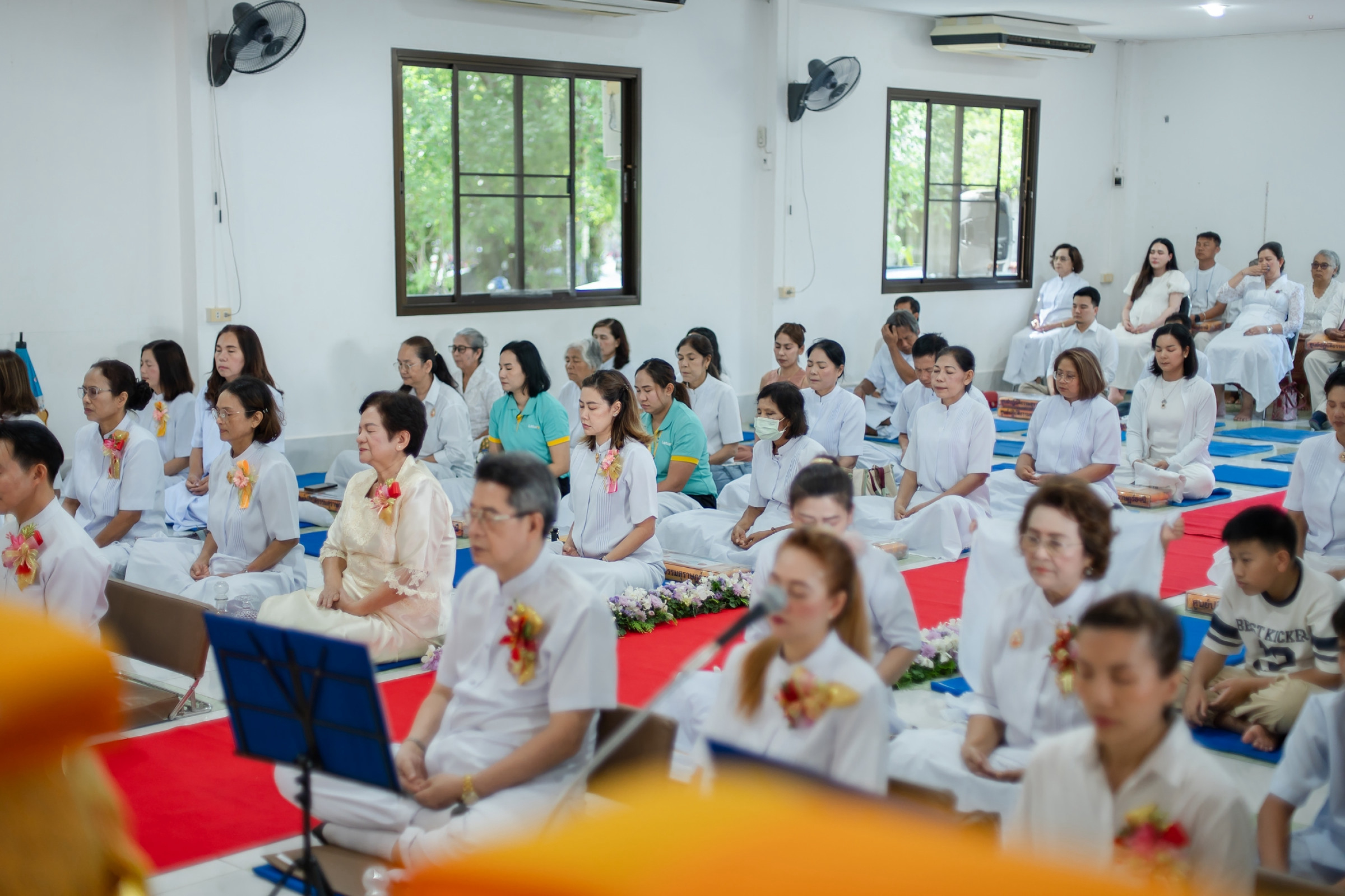 ภาพร่วมพิธีกรรมศูนย์ปฏิบัติธรรมสุราษฎร์ธานี