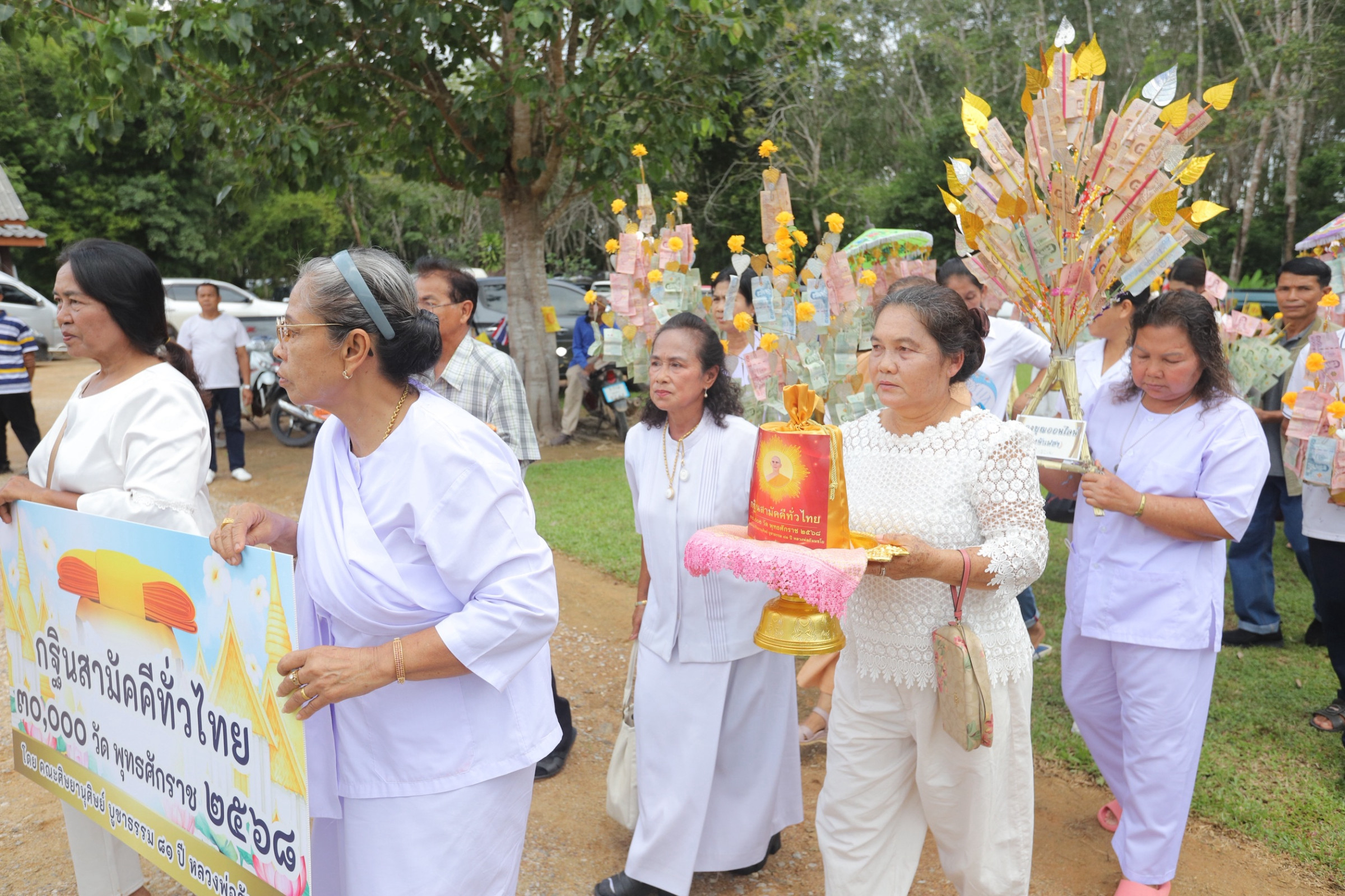 ภาพร่วมขบวนกฐินสำนักสงฆ์บ้านขวัญพัฒน์