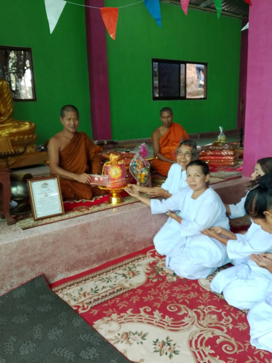 ภาพการถวายปัจจัยวัดคีรีวงศ์ธรรมาราม
