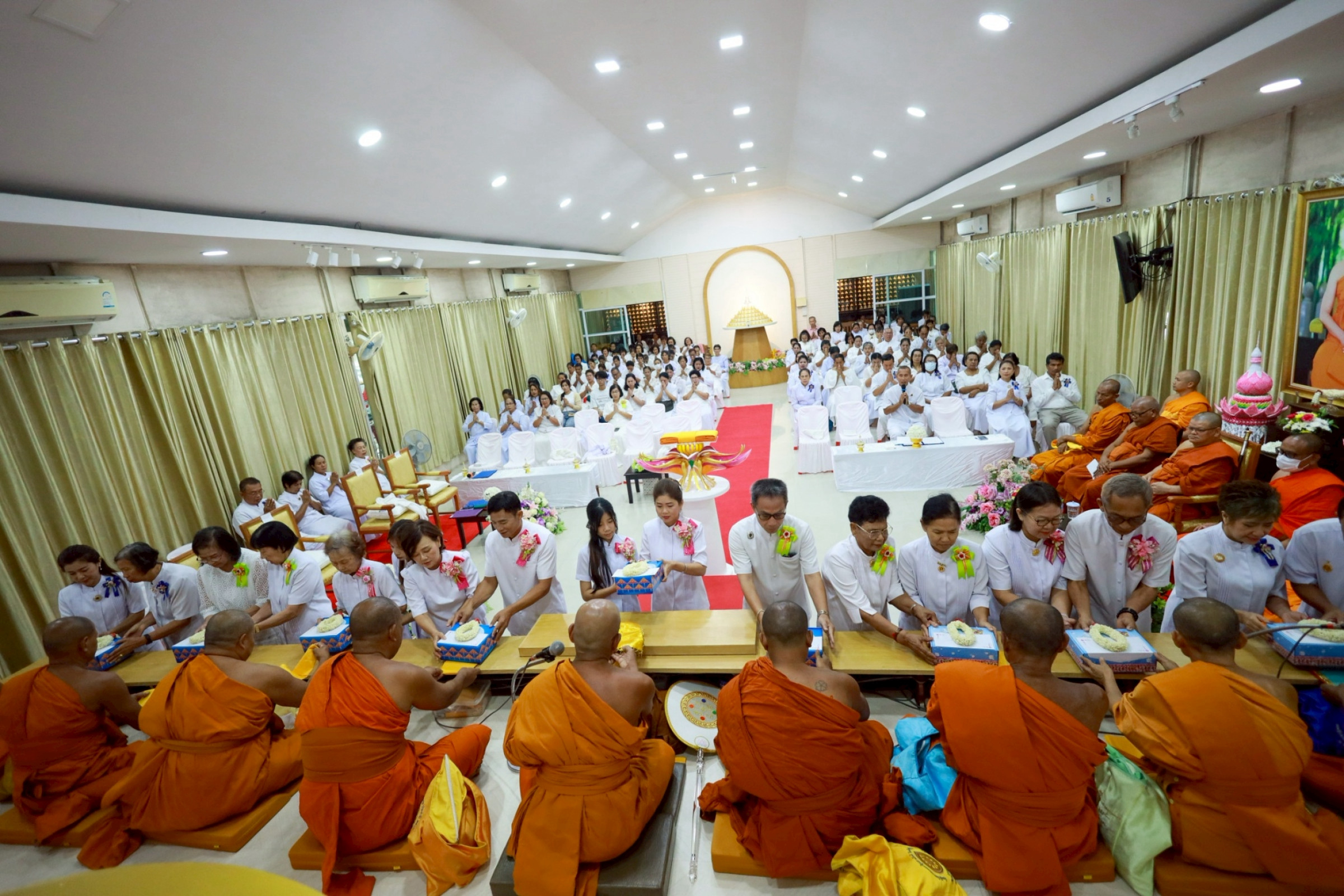 ภาพร่วมพิธีกรรมศูนย์ปฏิบัติธรรมเมืองตรัง