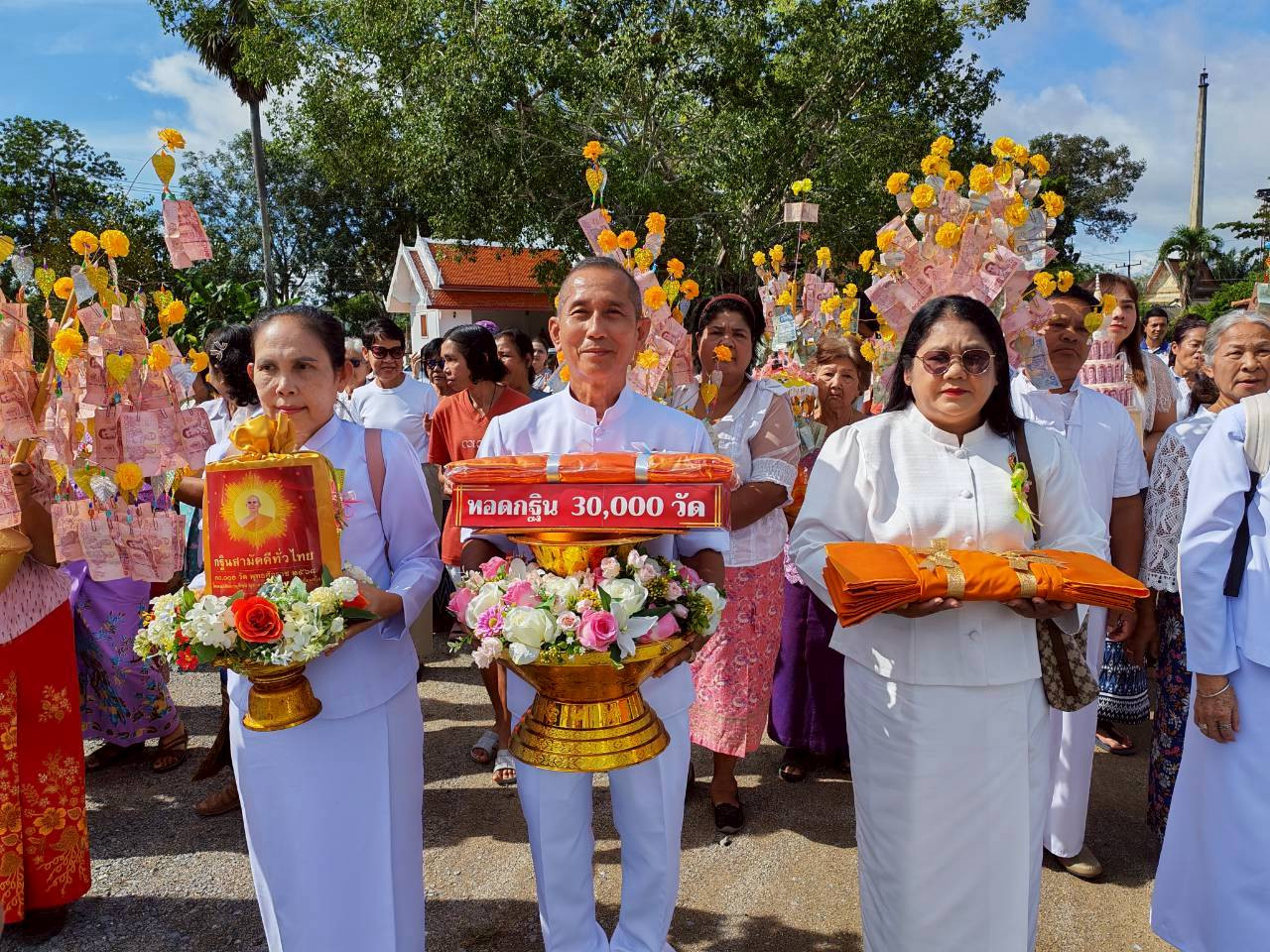 ภาพร่วมขบวนกฐินวัดโพธิ์น้อย