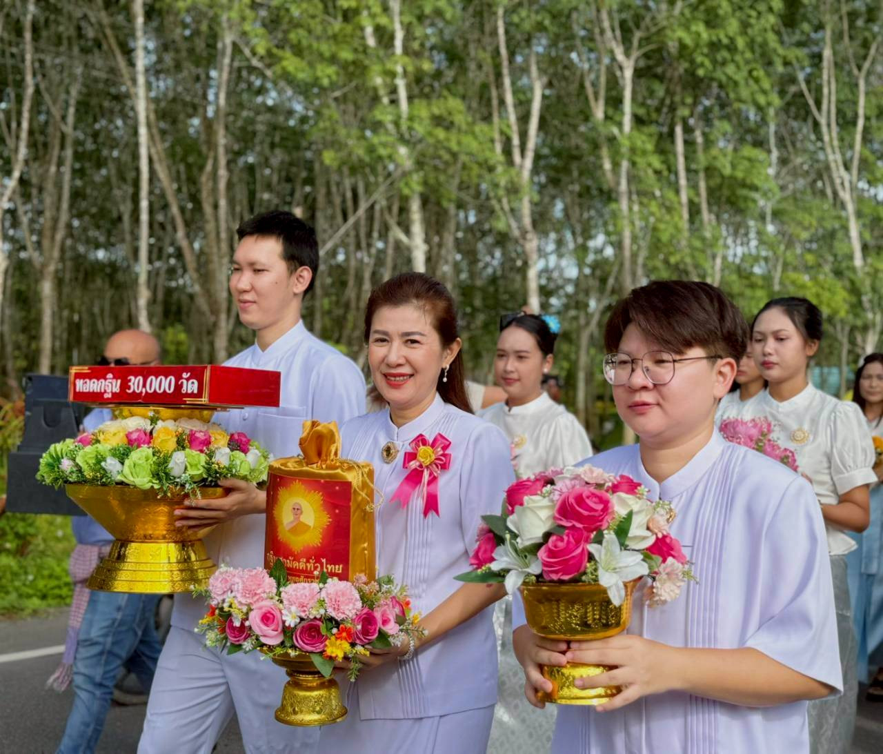ภาพร่วมพิธีกรรมวัดเขาเทียมป่า