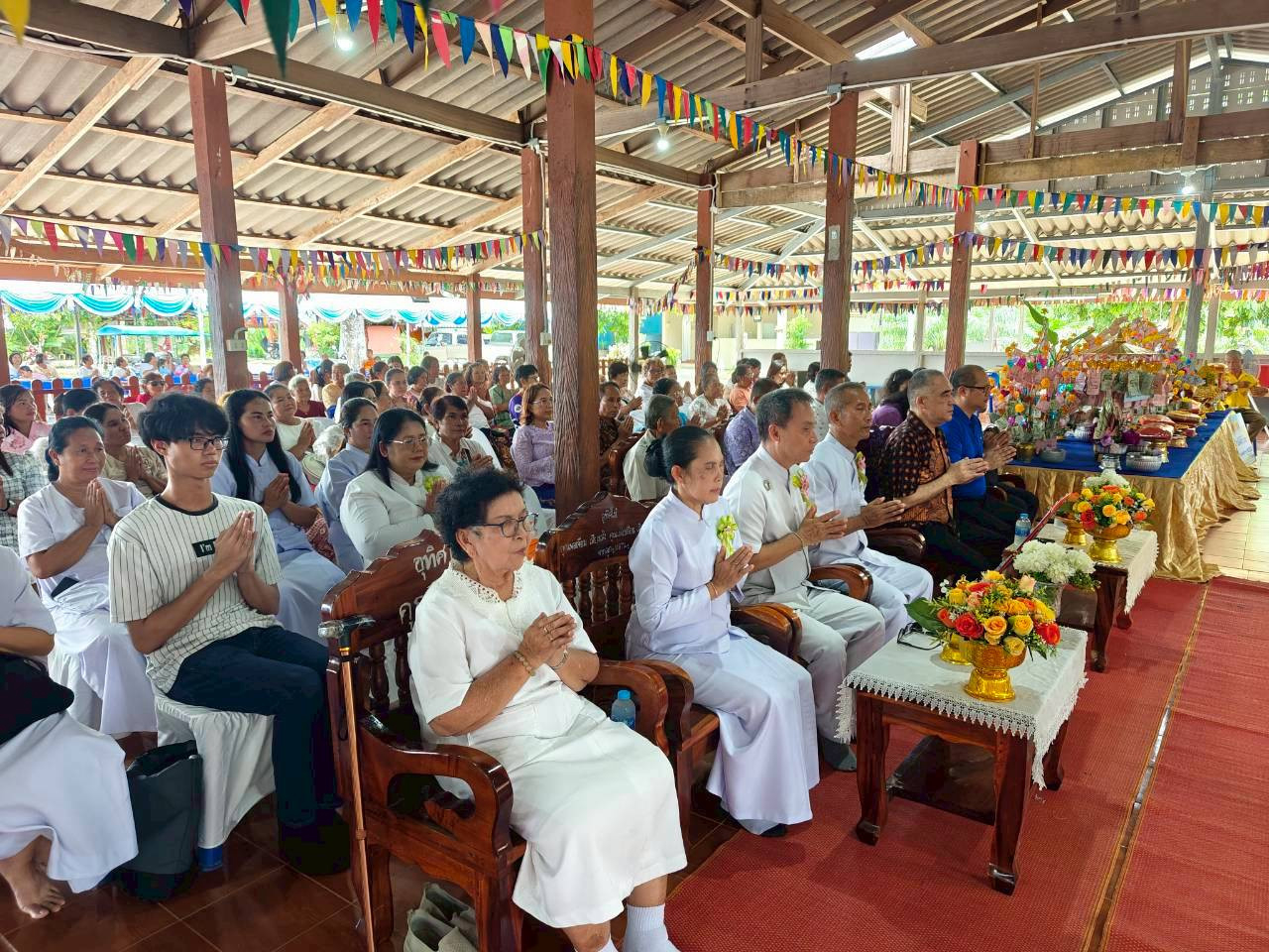 ภาพร่วมพิธีกรรมวัดพยอมงาม