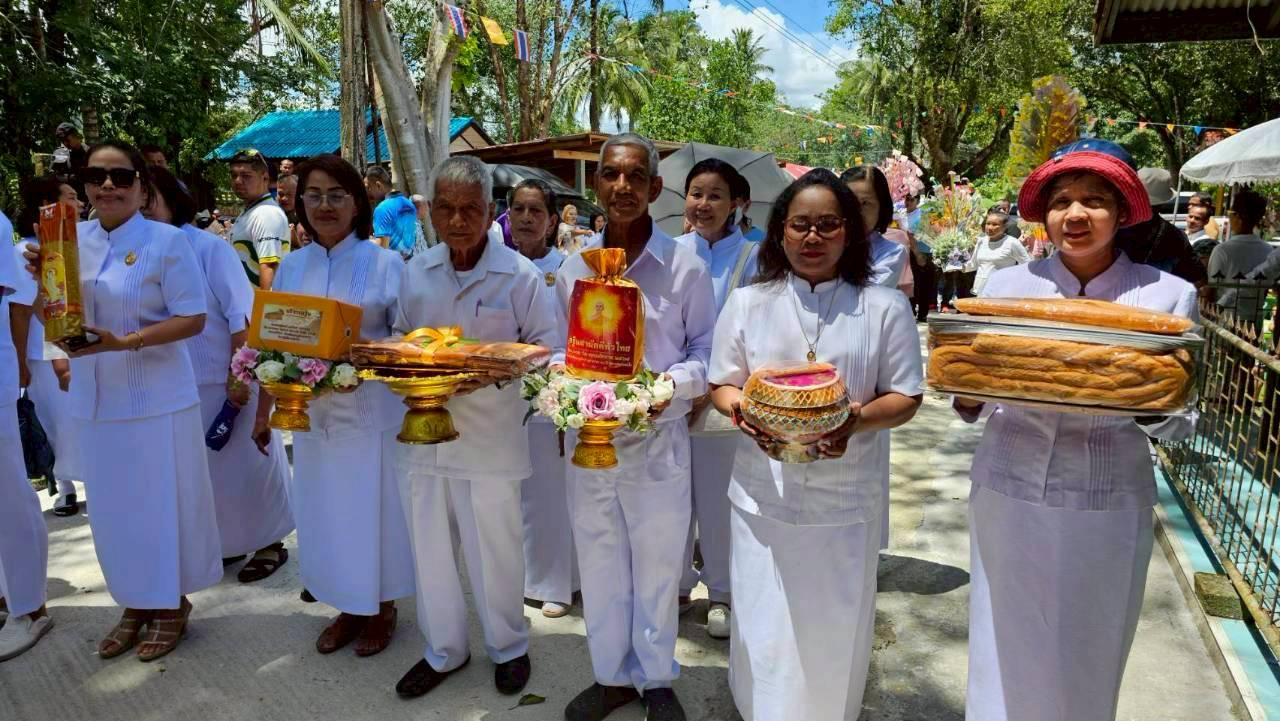 ภาพร่วมพิธีกรรมวัดเจาะไอร้อง