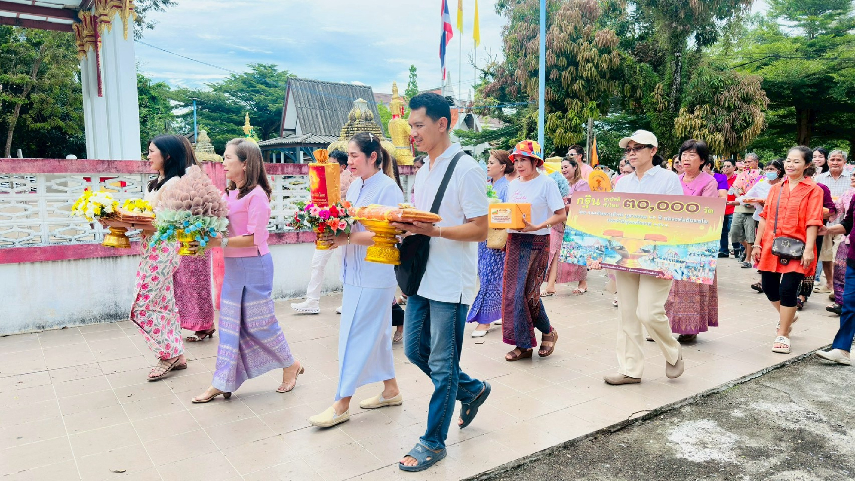 ภาพร่วมขบวนกฐินวัดบุณณาราม