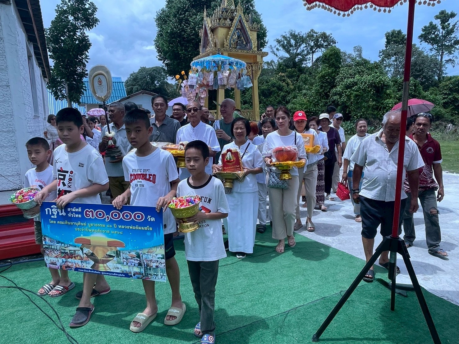 ภาพร่วมขบวนกฐินวัดทรายทองประชาธรรม
