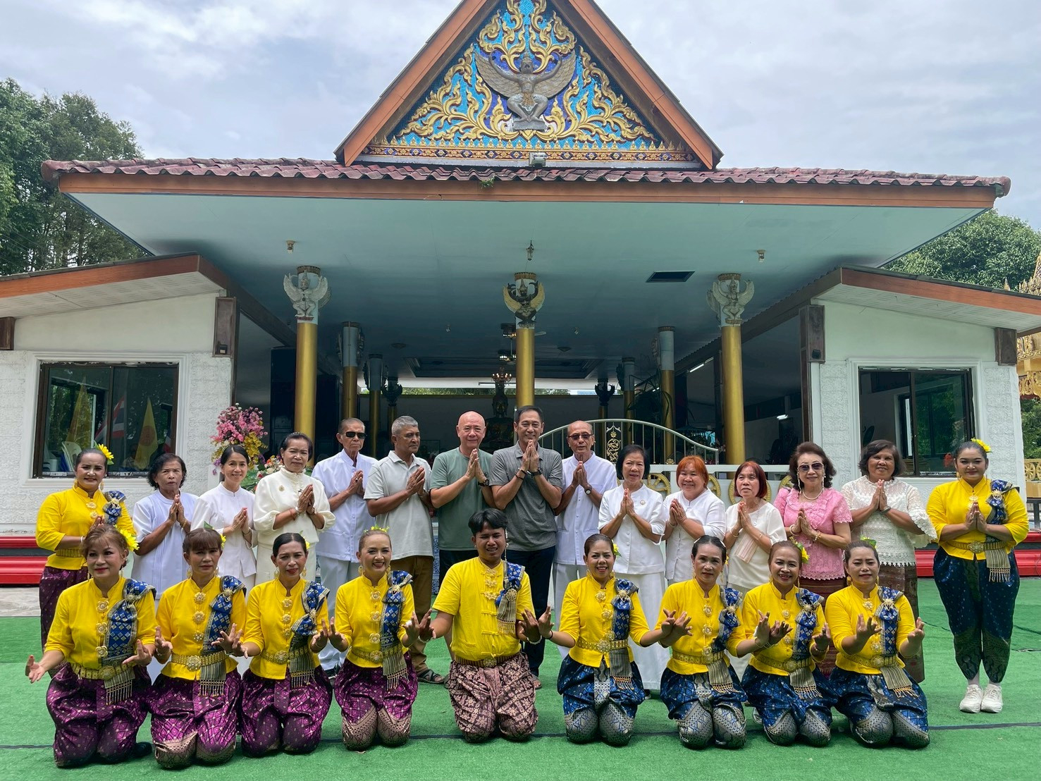 ภาพร่วมพิธีกรรมวัดทรายทองประชาธรรม