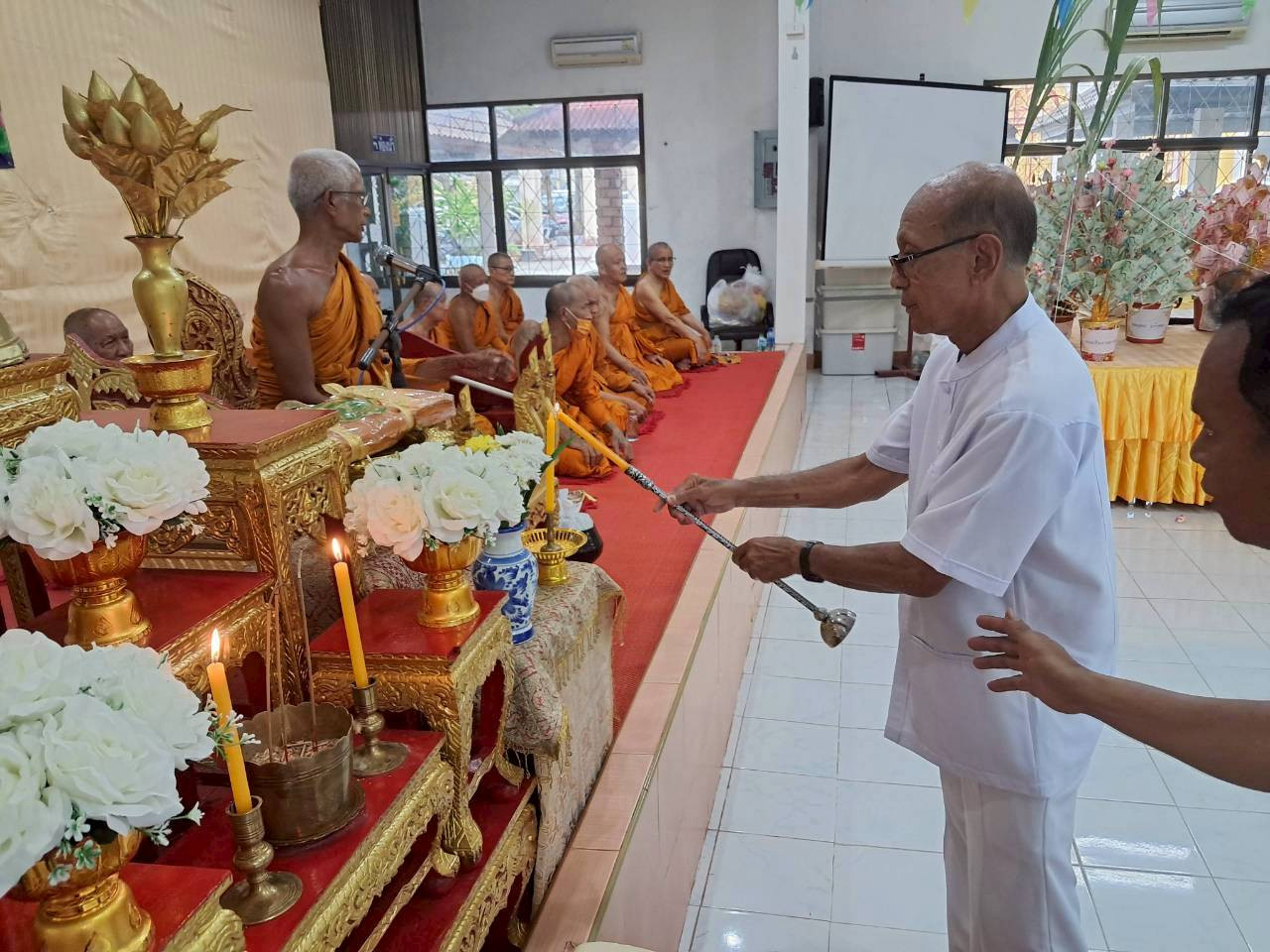 ภาพร่วมพิธีกรรมวัดโกลกเทพวิมล