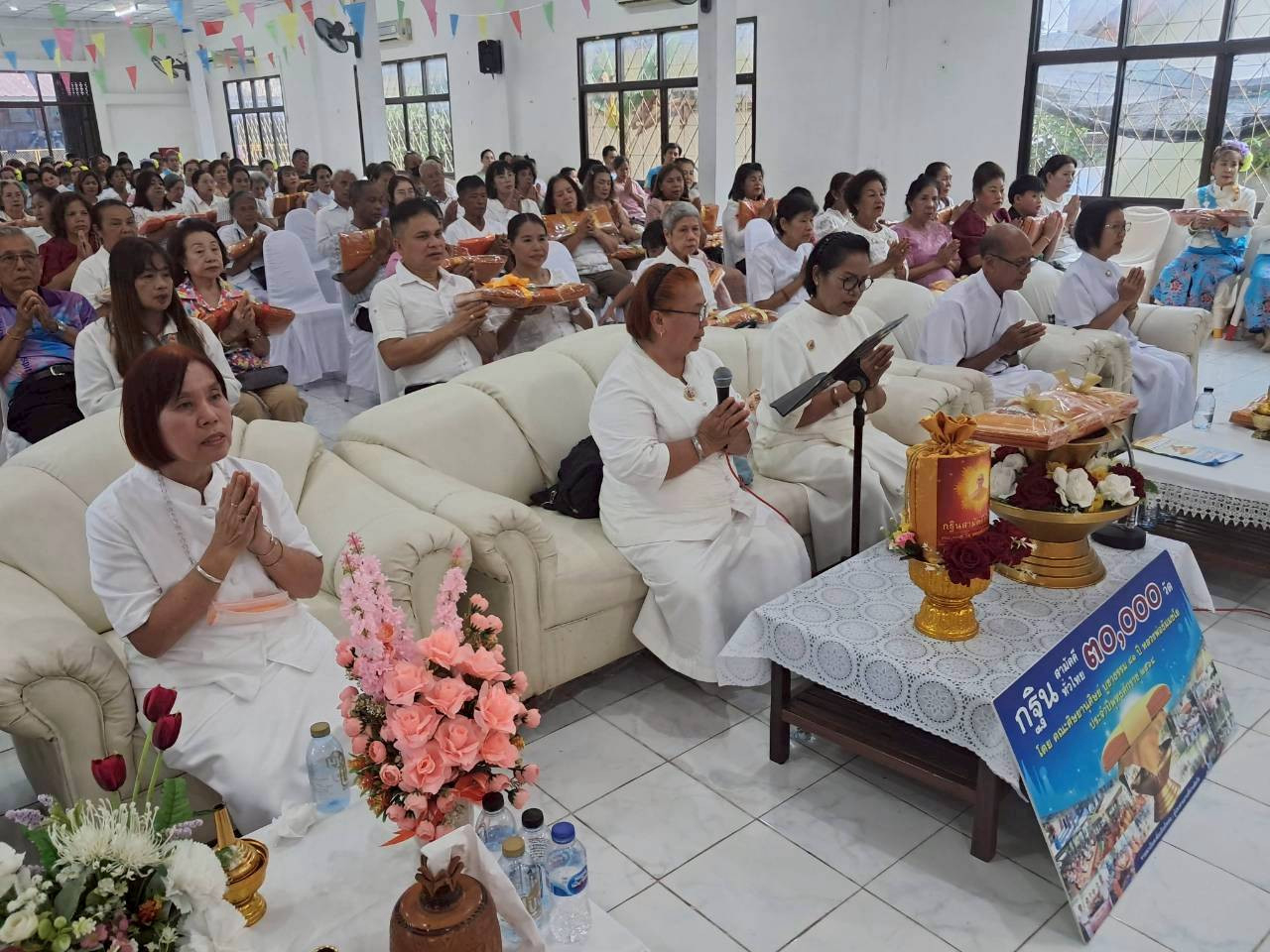 ภาพร่วมพิธีกรรมวัดโกลกเทพวิมล