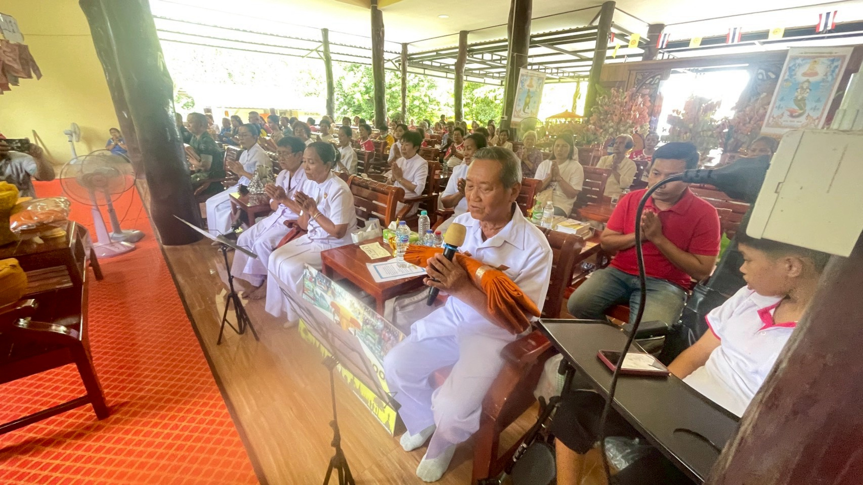 ภาพร่วมพิธีกรรมวัดขวัญไม้งาม