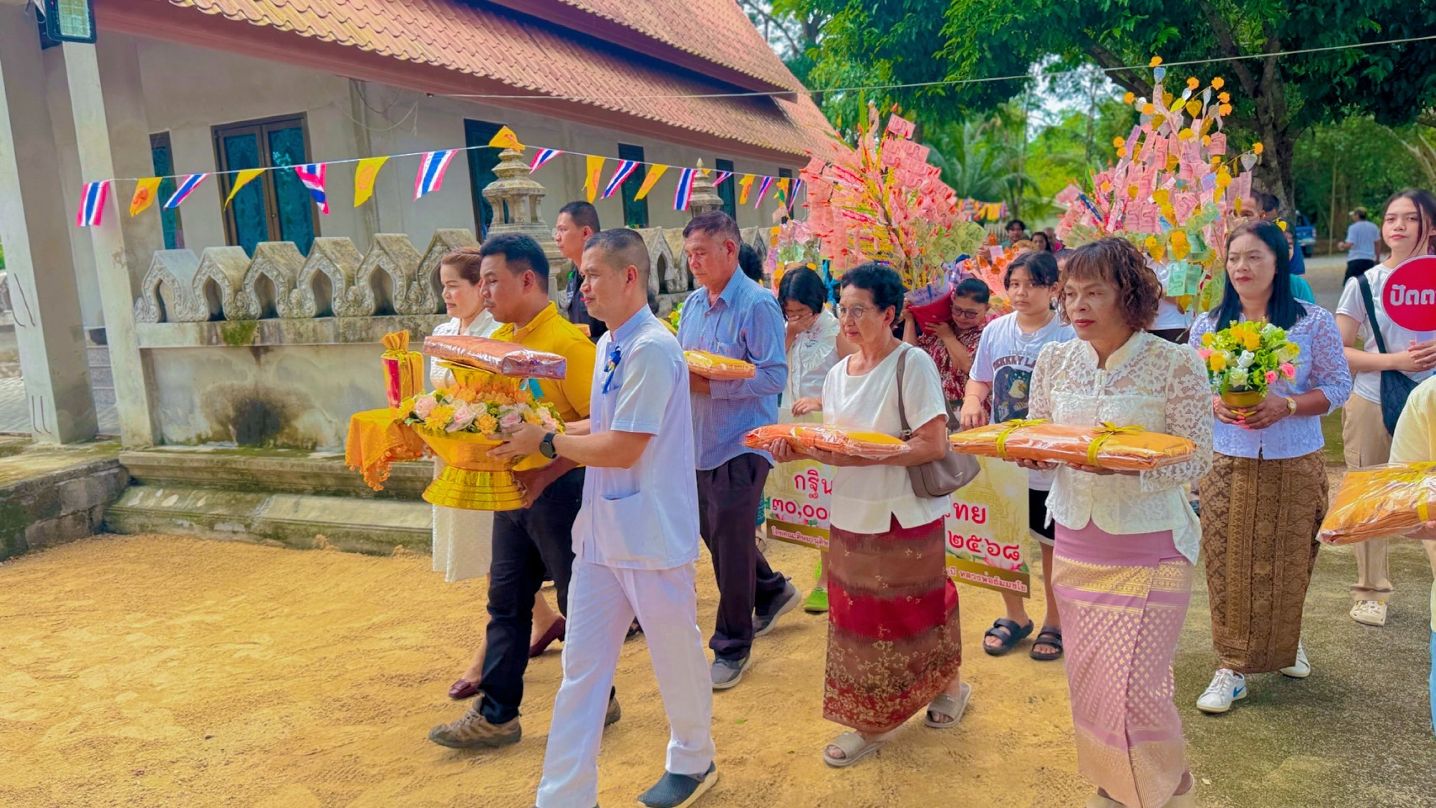 ภาพร่วมพิธีกรรมวัดหนองครก