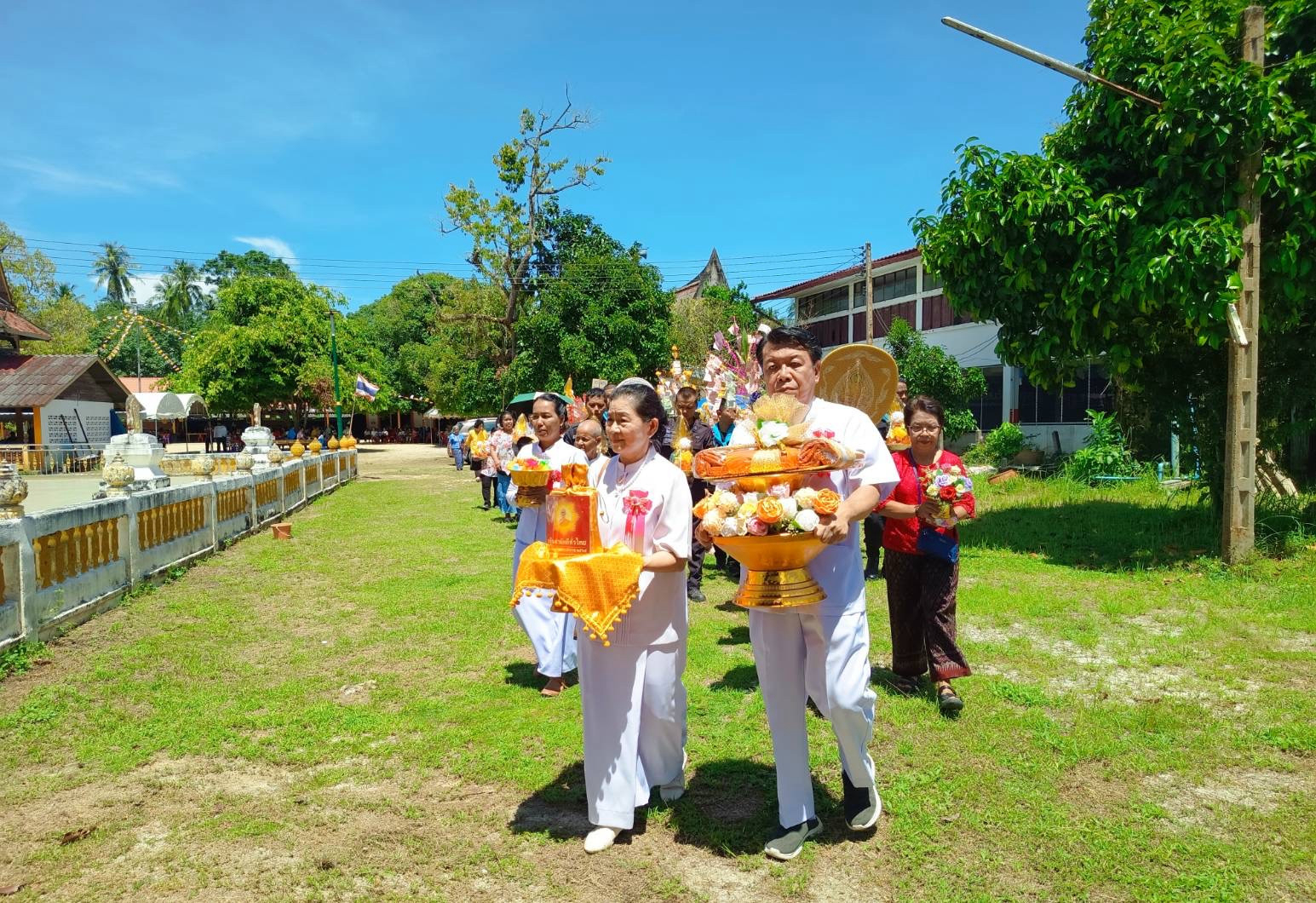ภาพร่วมขบวนกฐินวัดโชติรส