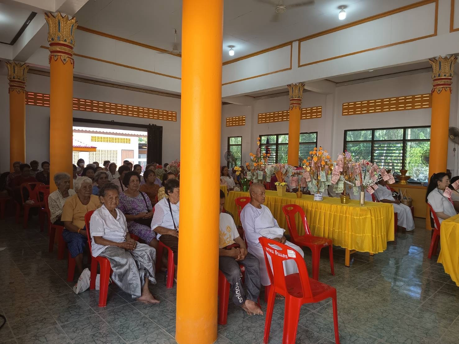 ภาพร่วมพิธีกรรมวัดโชติรส
