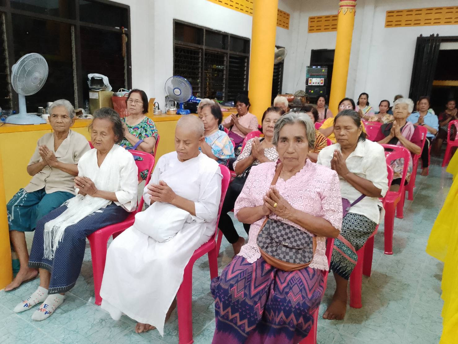 ภาพร่วมพิธีกรรมวัดโชติรส