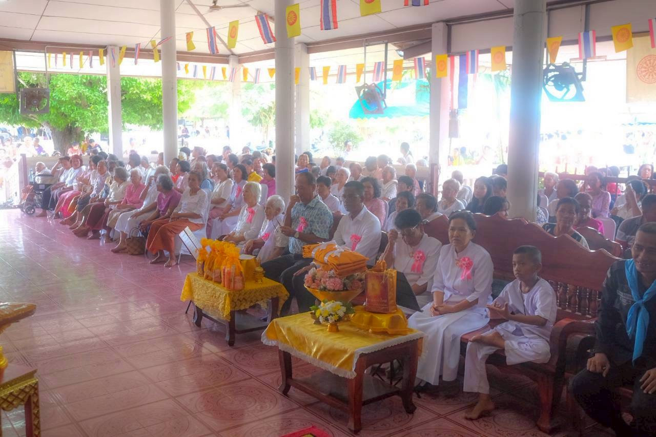 ภาพร่วมพิธีกรรมวัดประเวศน์ภูผา