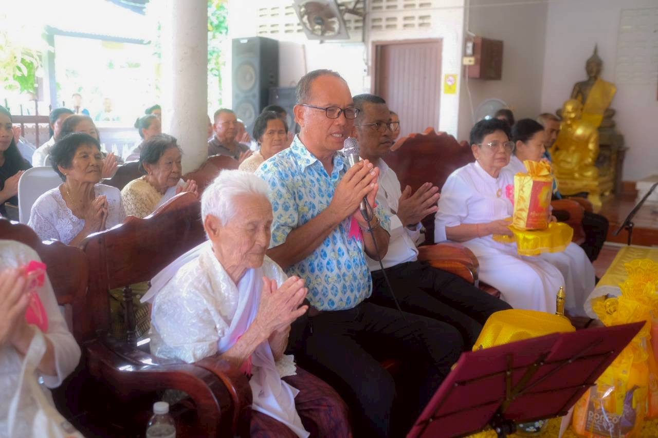 ภาพร่วมพิธีกรรมวัดประเวศน์ภูผา