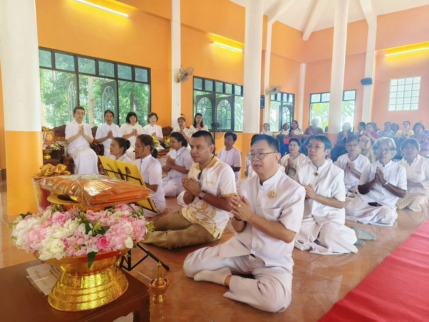 ภาพร่วมพิธีกรรมวัดบางตาล