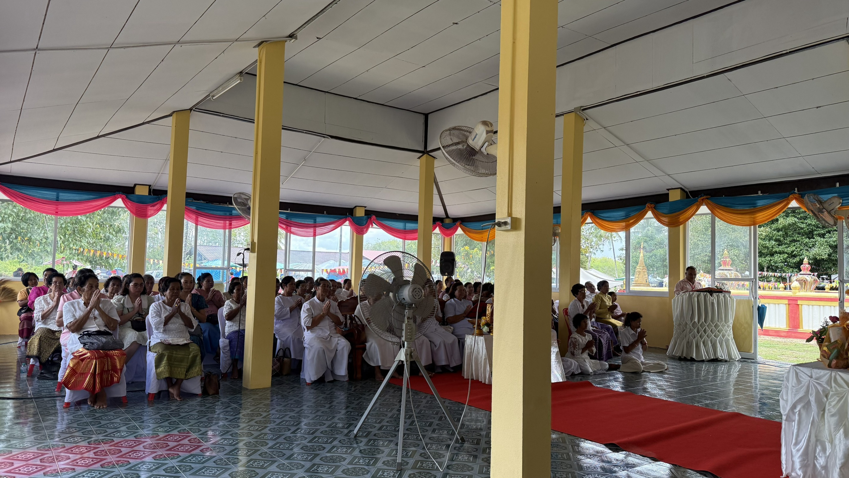 ภาพร่วมพิธีกรรมวัดบ่วงช้าง