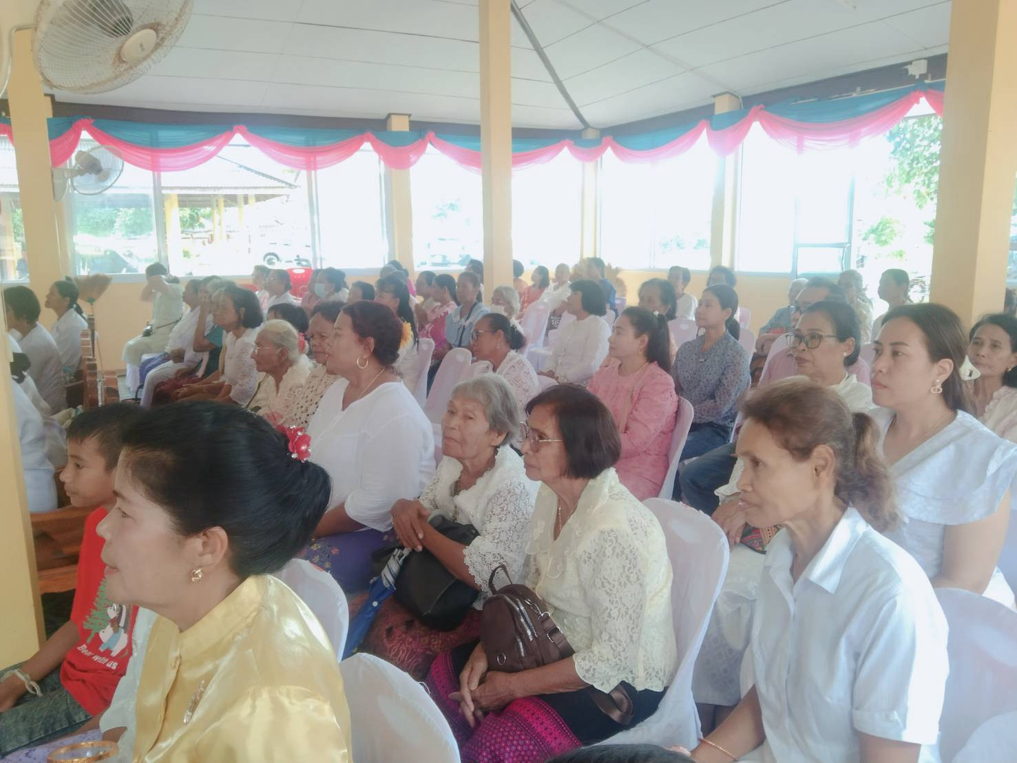 ภาพร่วมพิธีกรรมวัดบ่วงช้าง