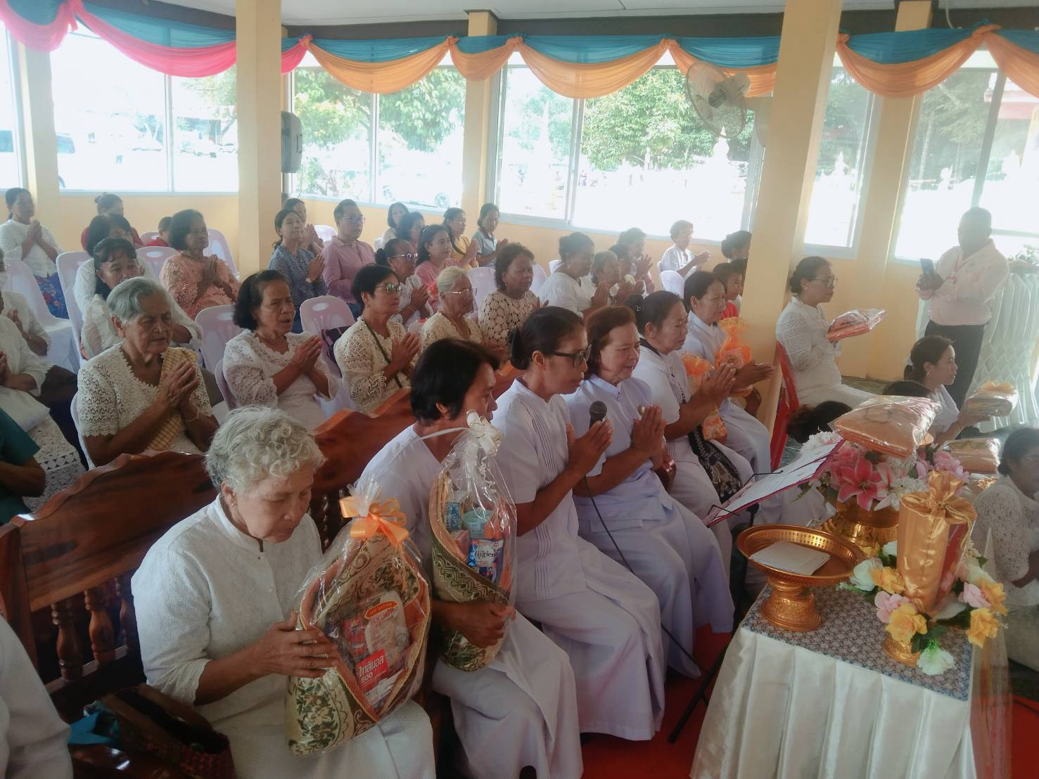 ภาพร่วมพิธีกรรมวัดบ่วงช้าง