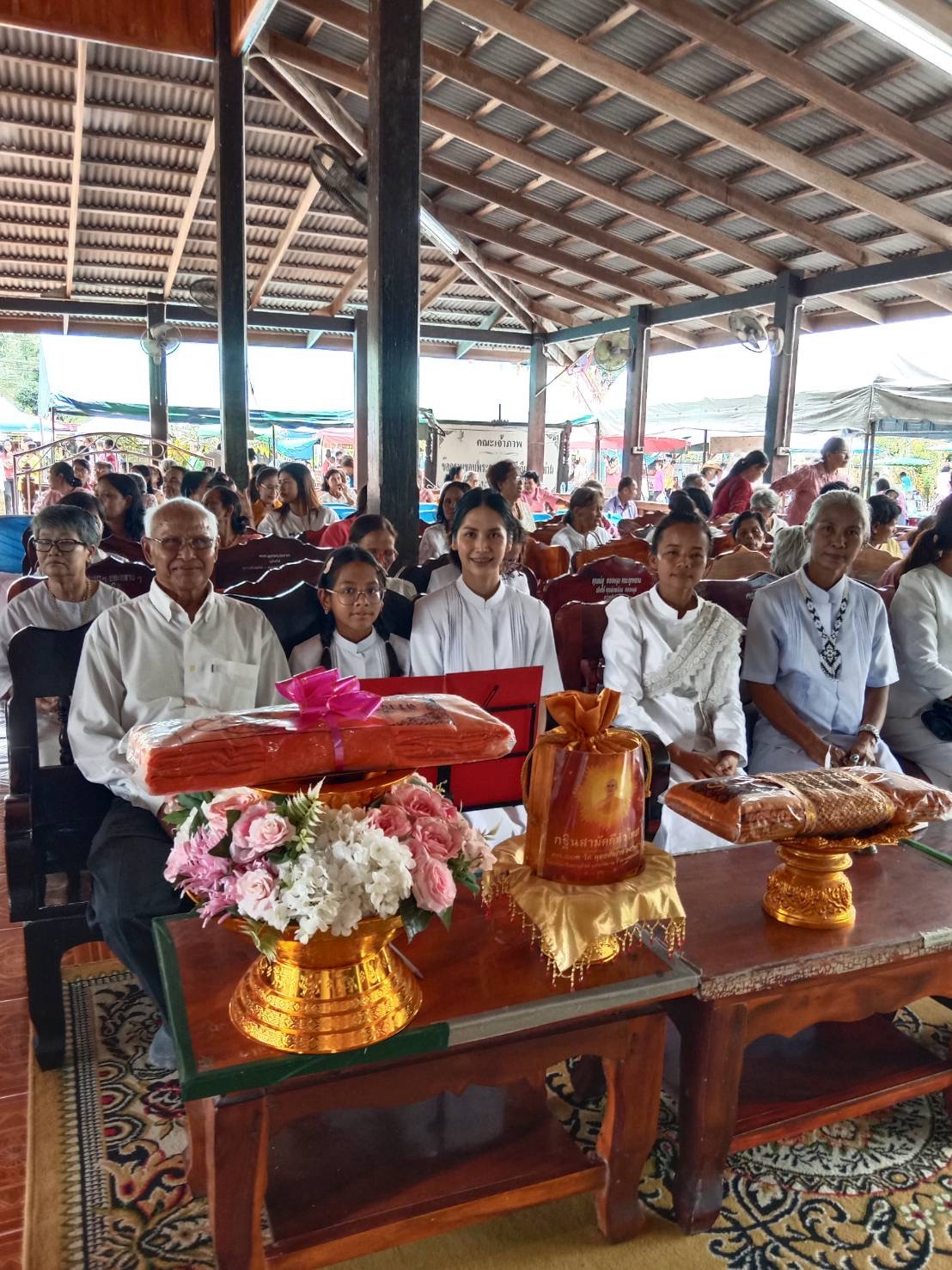 ภาพร่วมพิธีกรรมวัดใสประดู่