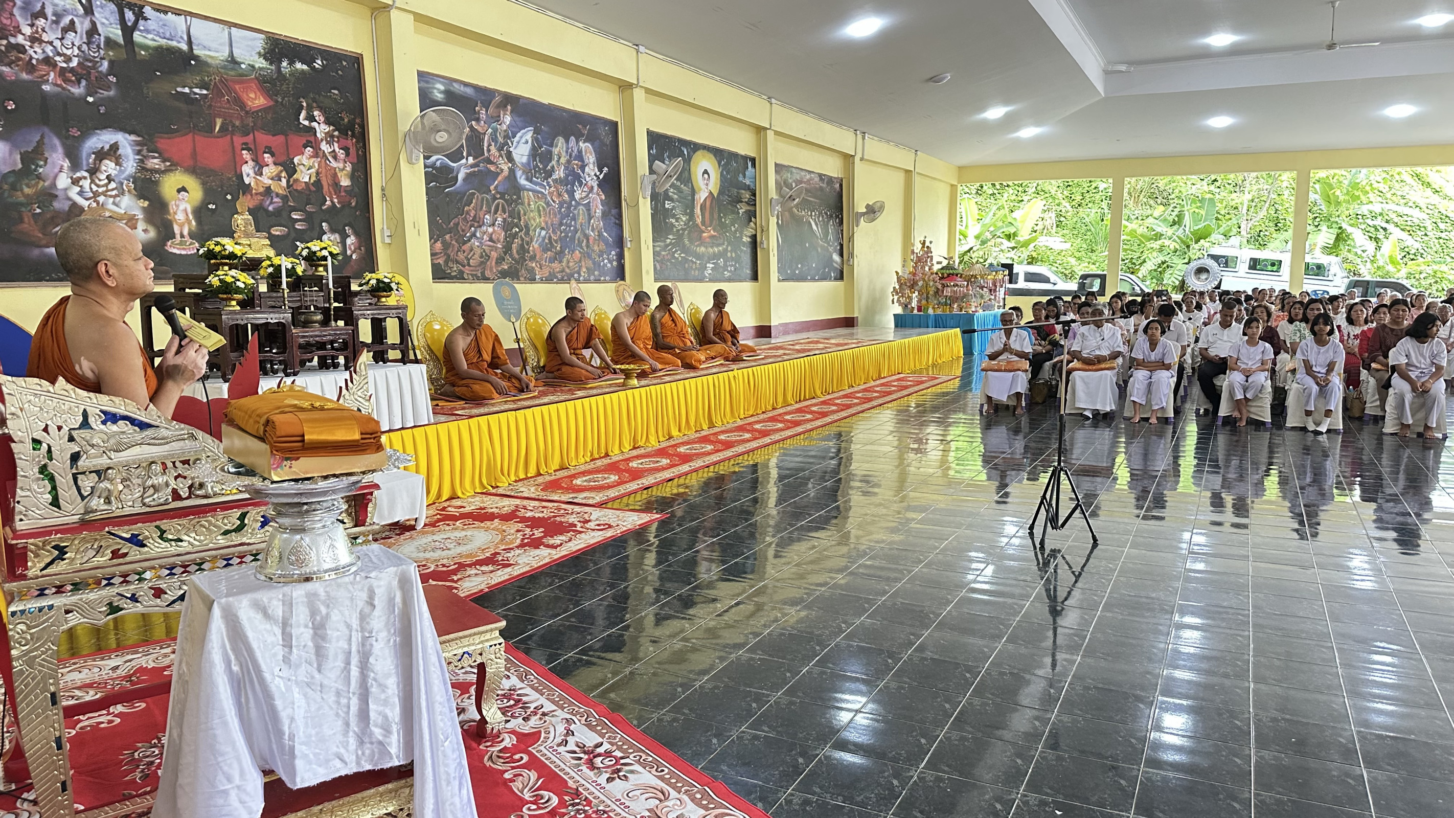 ภาพร่วมพิธีกรรมวัดบ่อหิน