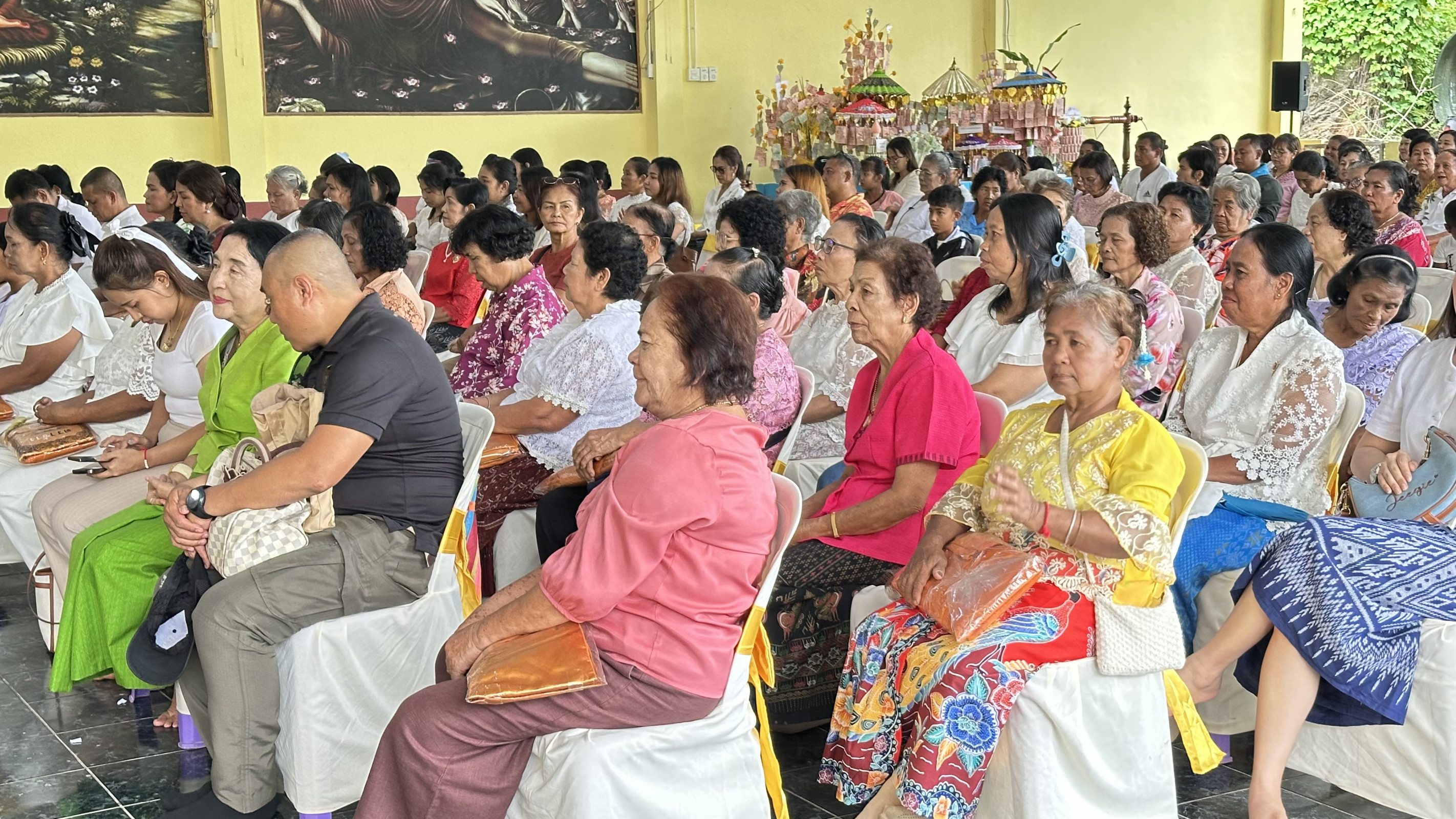 ภาพร่วมพิธีกรรมวัดบ่อหิน