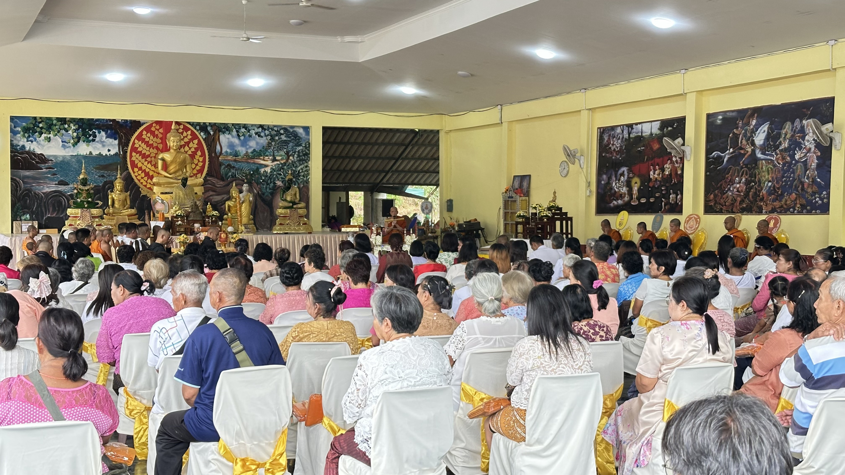 ภาพร่วมพิธีกรรมวัดบ่อหิน