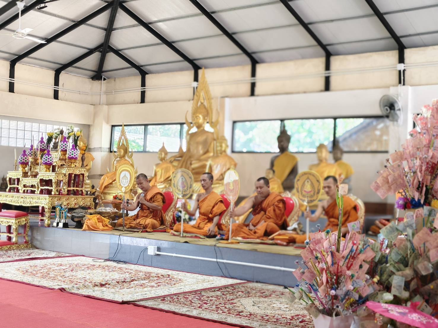 ภาพร่วมพิธีกรรมวัดหลักห้า