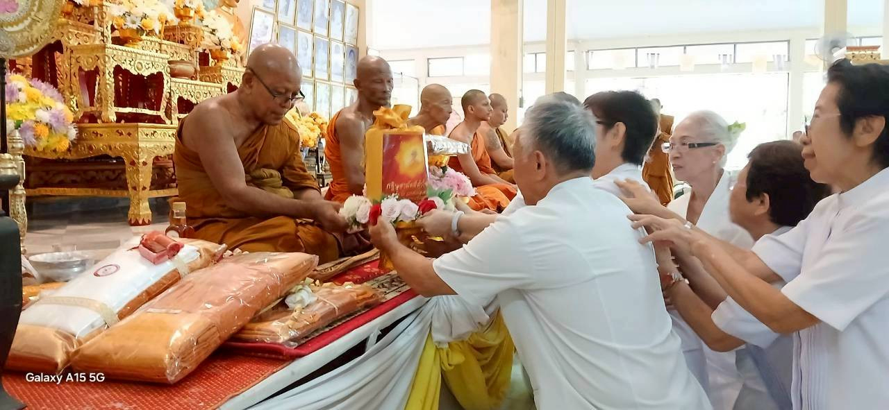 ภาพการถวายปัจจัยวัดควนเนียง