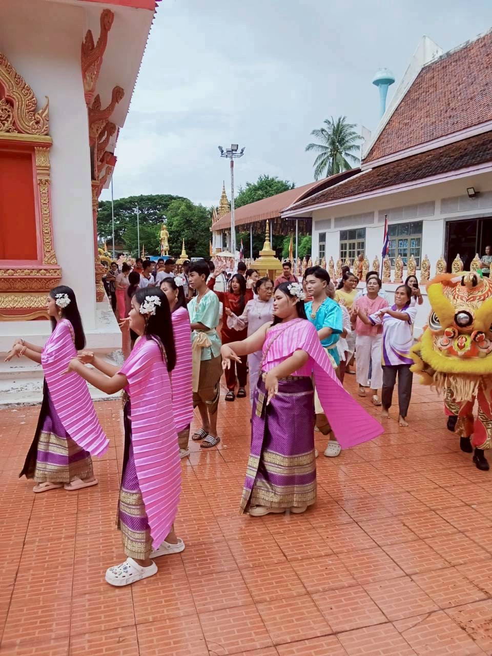 ภาพร่วมพิธีกรรมวัดสะกอม