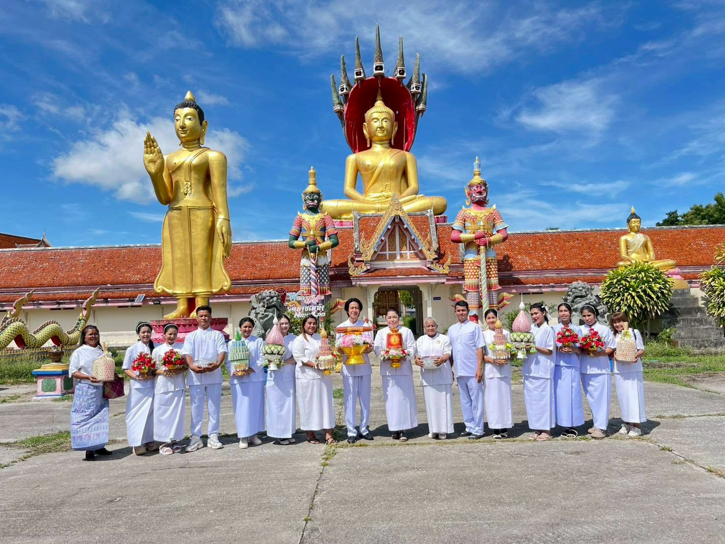ภาพร่วมพิธีกรรมวัดนางเหล้า