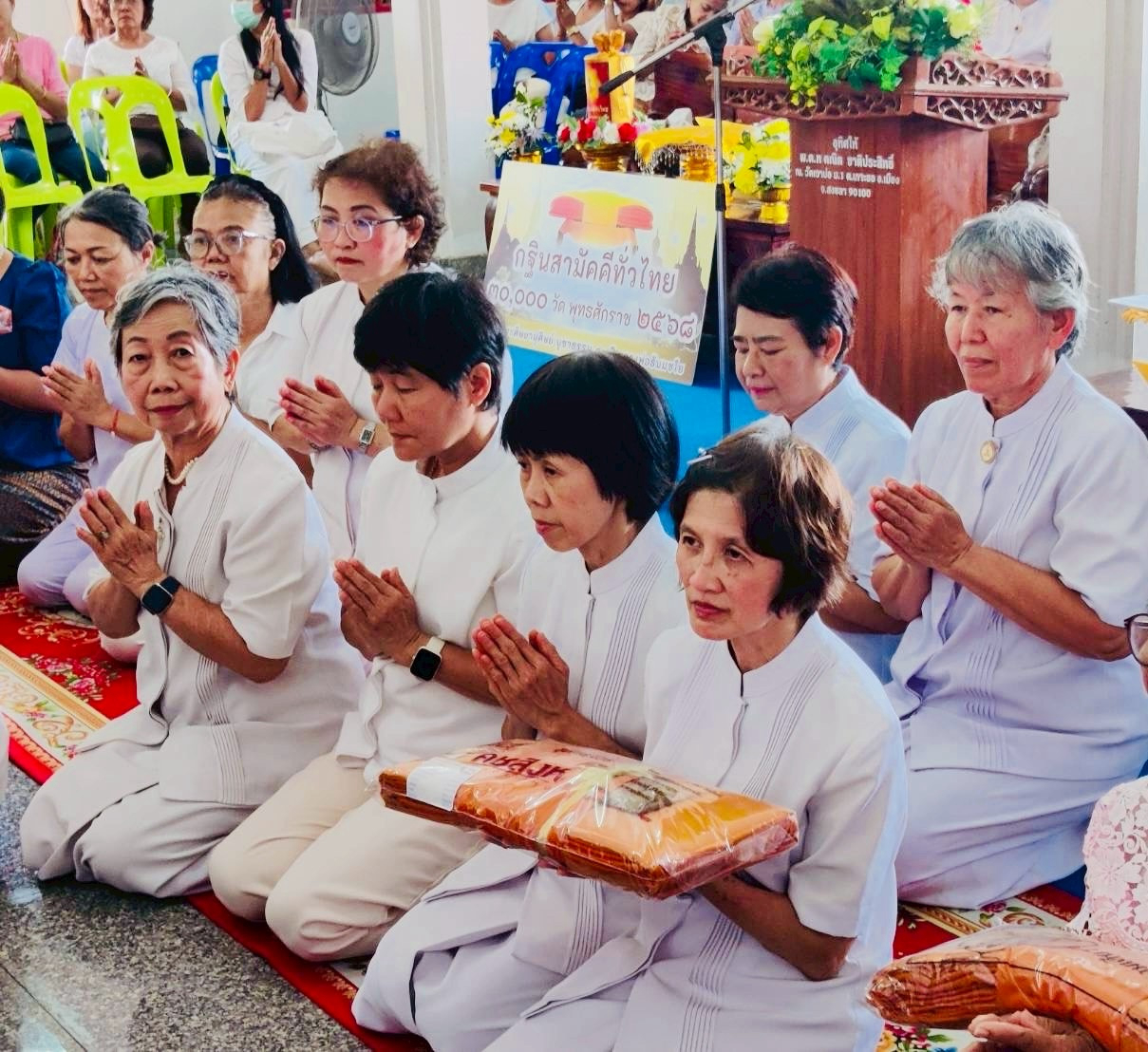 ภาพร่วมพิธีกรรมวัดเขาบ่อ