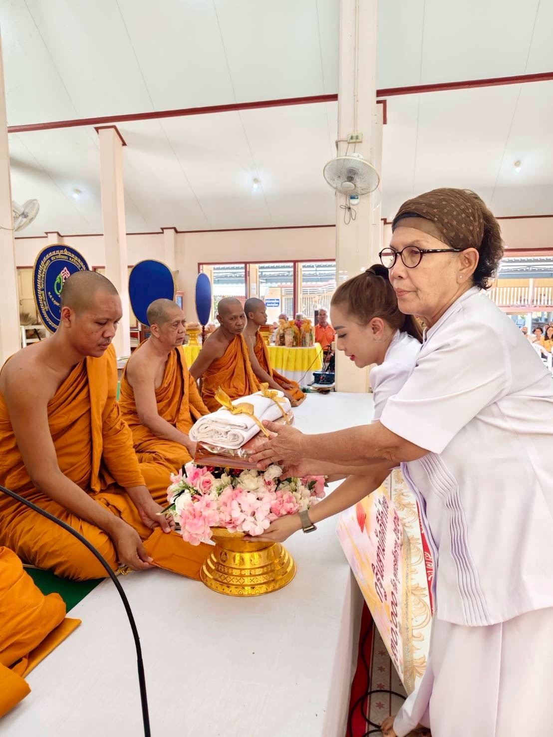 ภาพร่วมพิธีกรรมวัดประดิษฐ์สโมสร