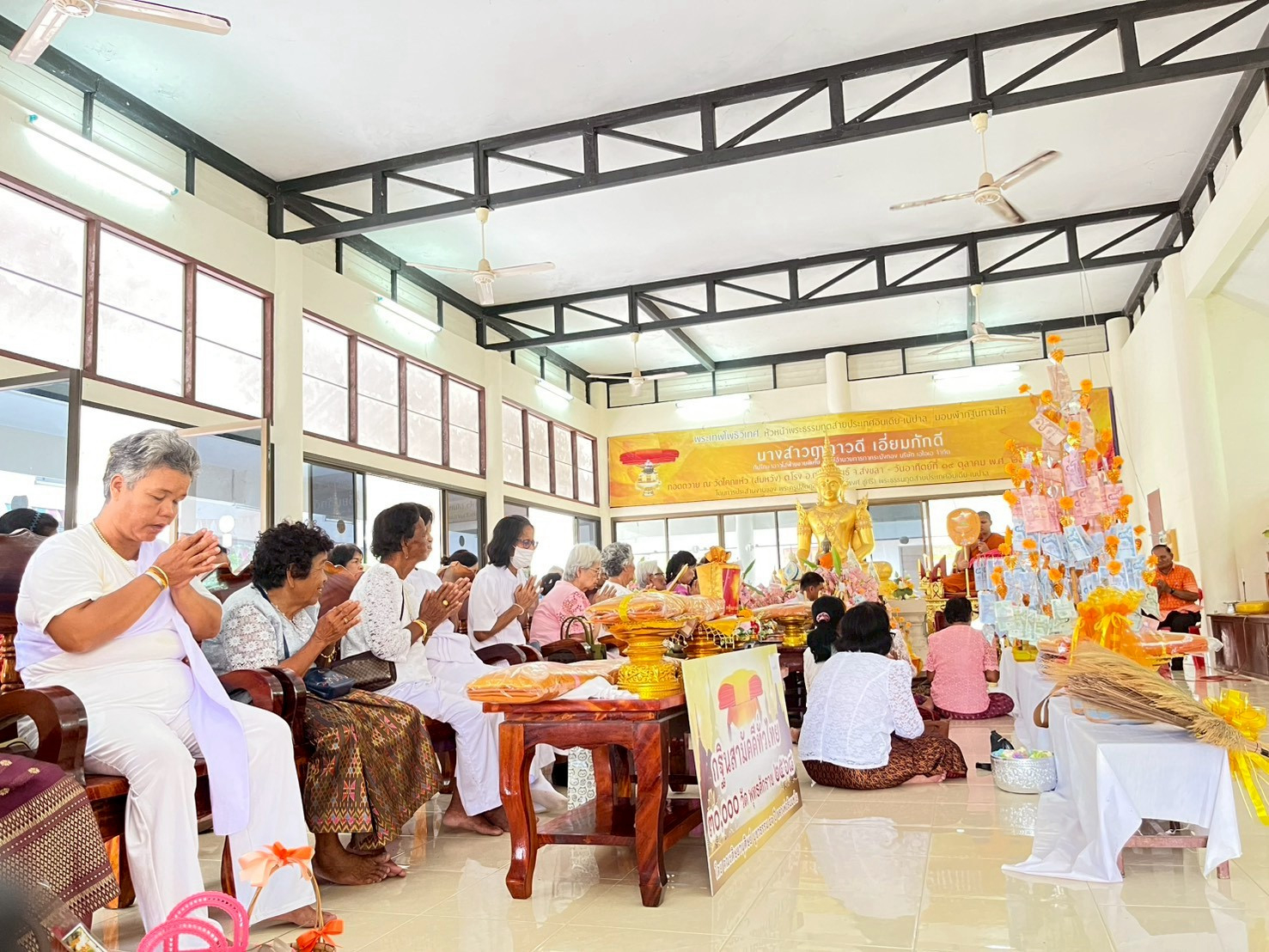 ภาพร่วมพิธีกรรมวัดโคกแห้ว (โคกข่อย)