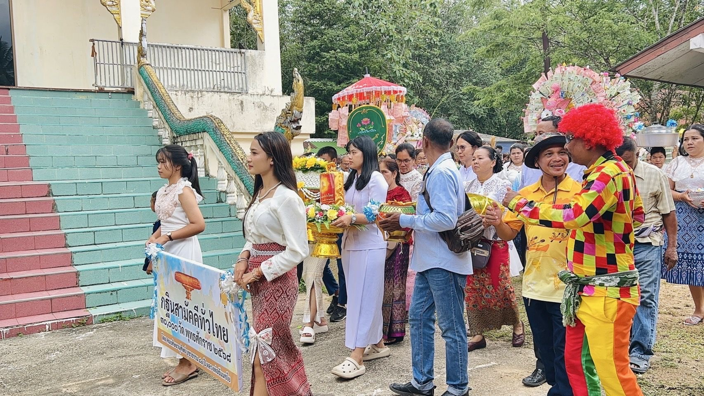 ภาพร่วมขบวนกฐินวัดธีรธรรม