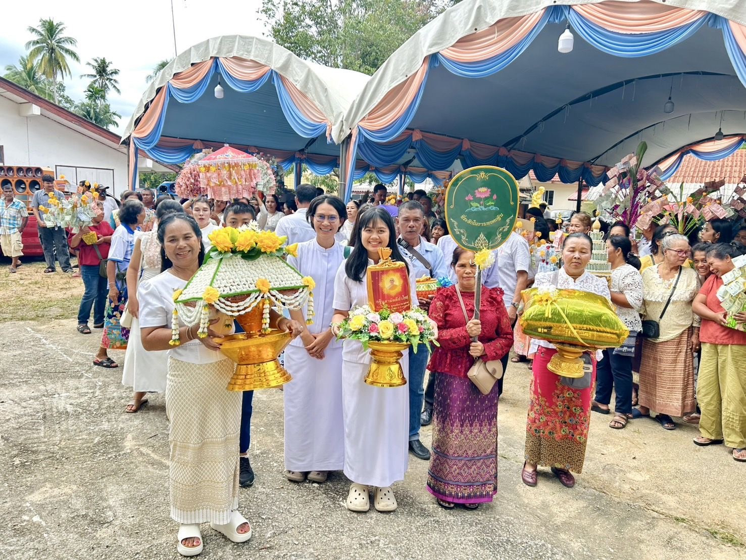 ภาพร่วมพิธีกรรมวัดธีรธรรม
