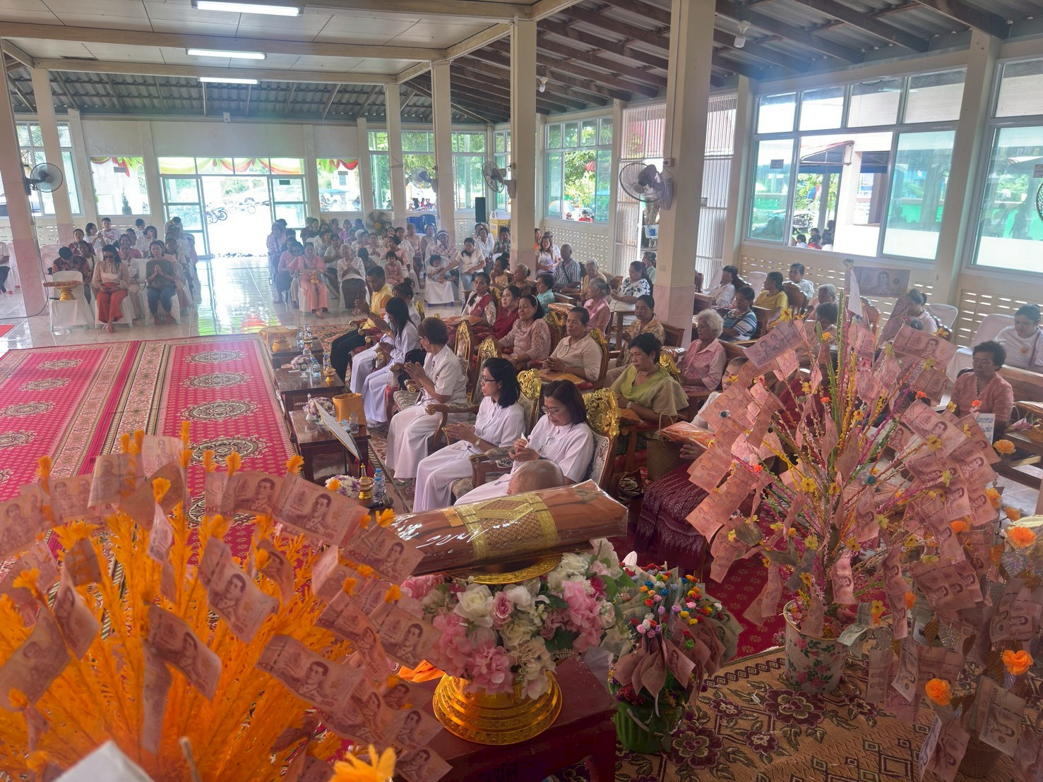 ภาพร่วมพิธีกรรมวัดชลธาร์วาส