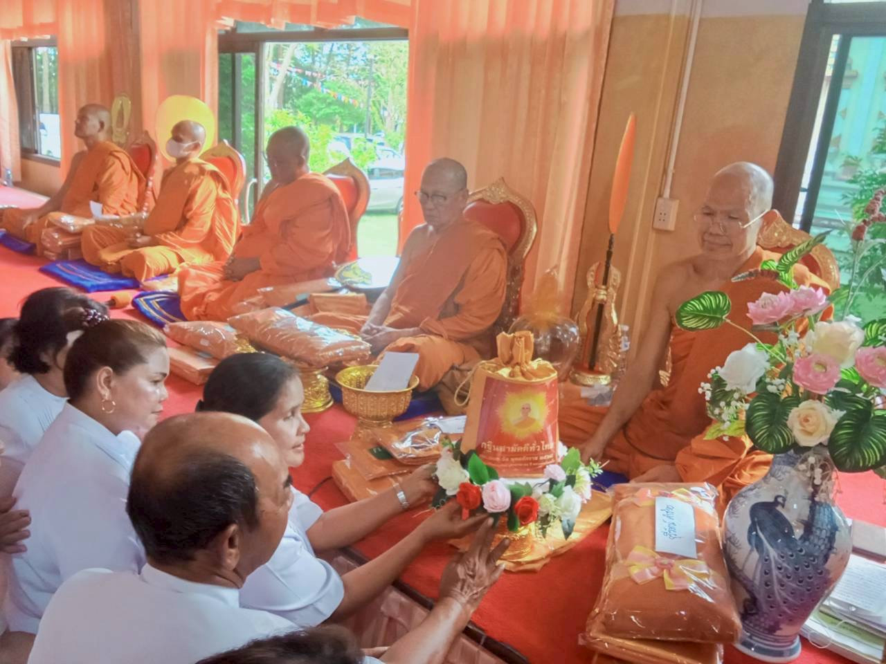 ภาพการถวายปัจจัยวัดนาเจริญ