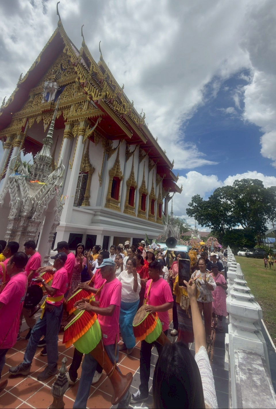 ภาพร่วมขบวนกฐินวัดโคกม่วง